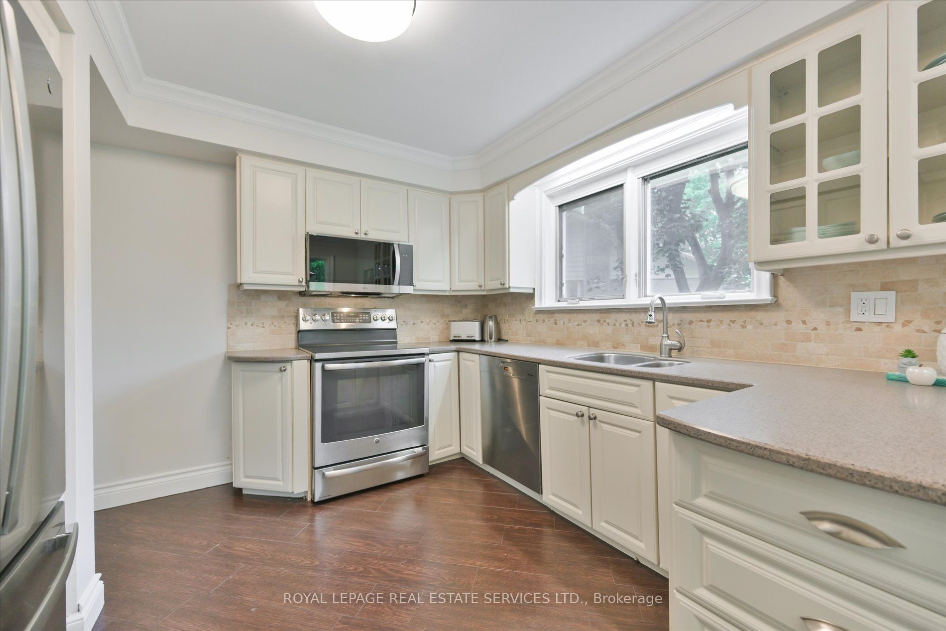 19 Ridgegate Crescent