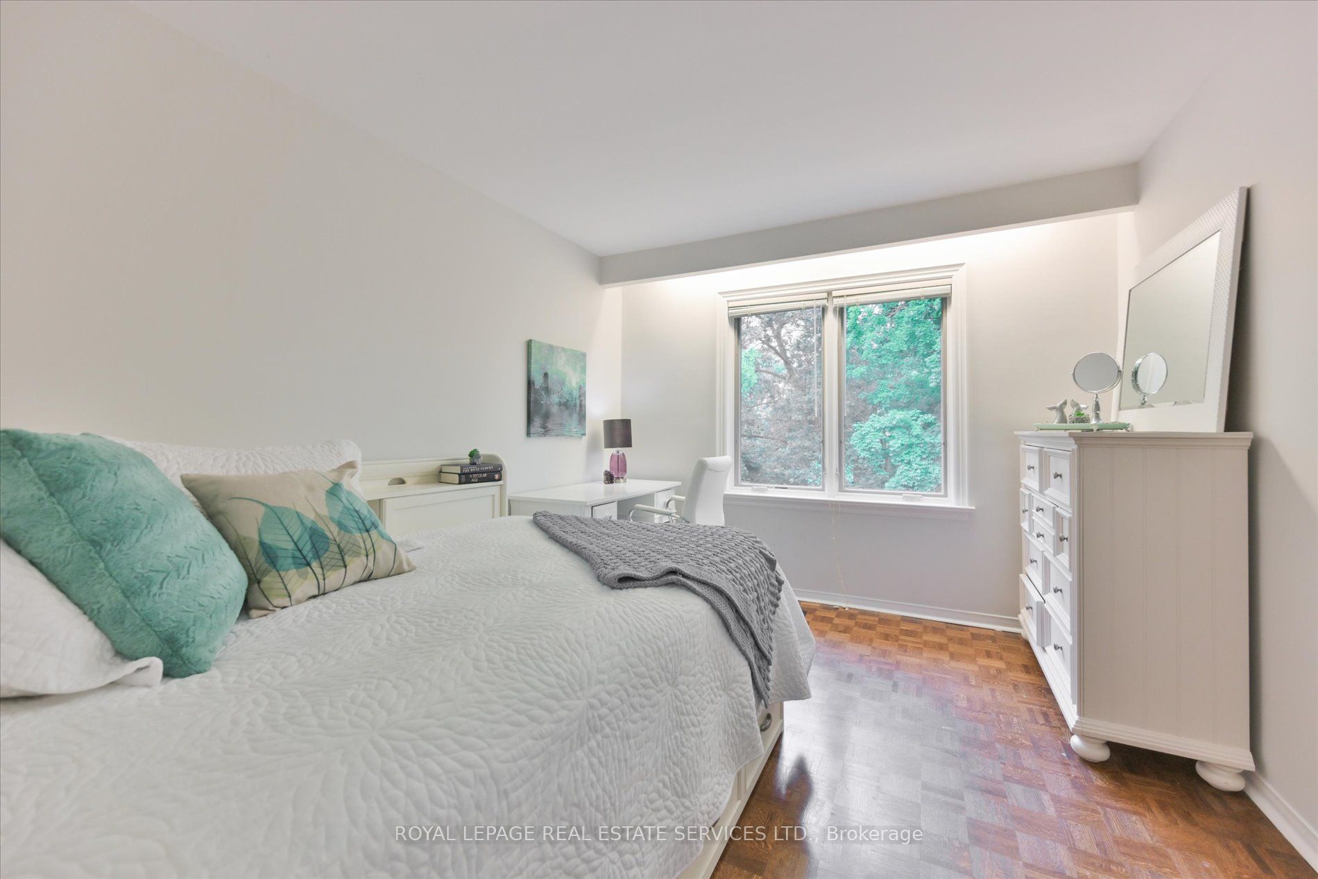 19 Ridgegate Crescent