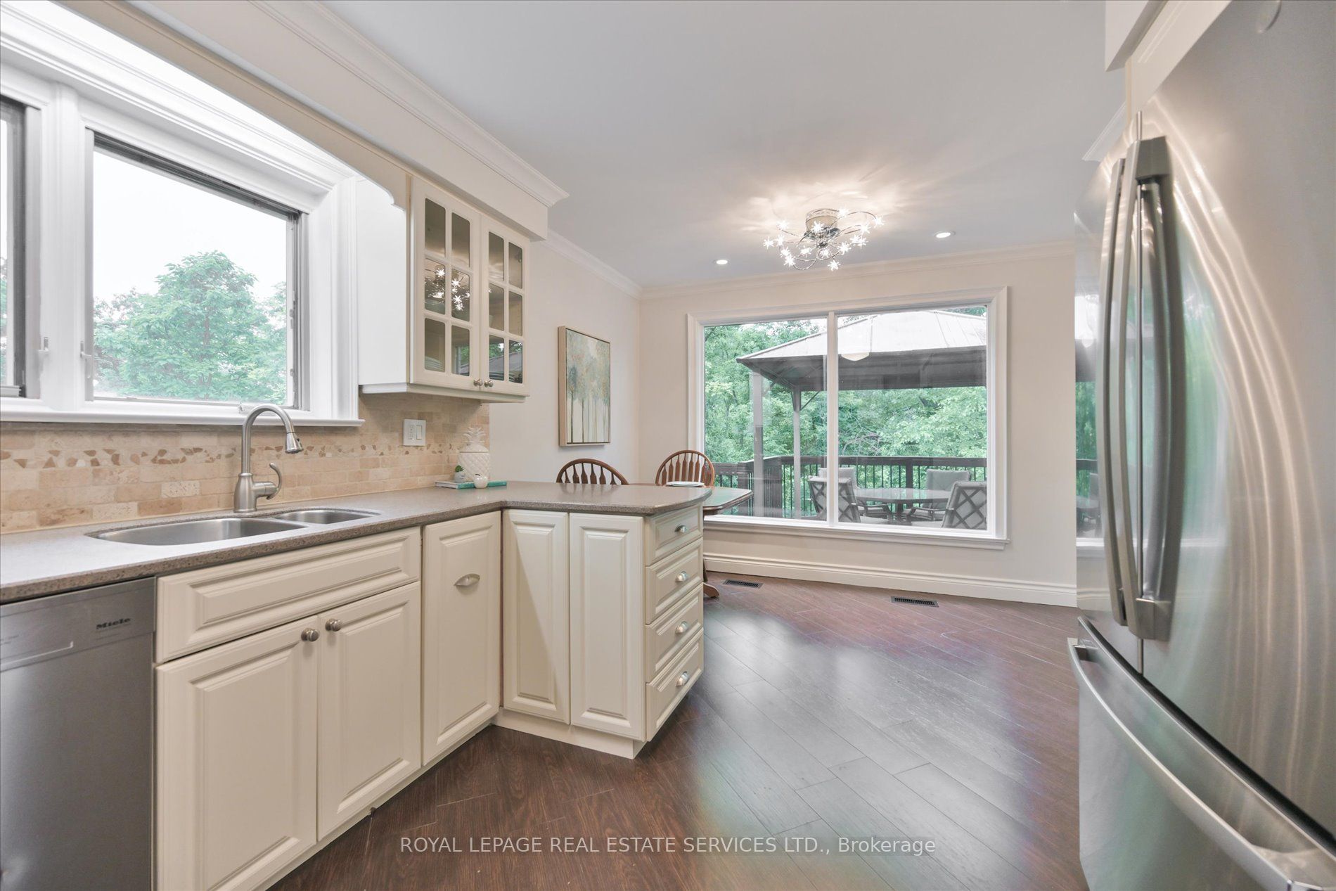 19 Ridgegate Crescent