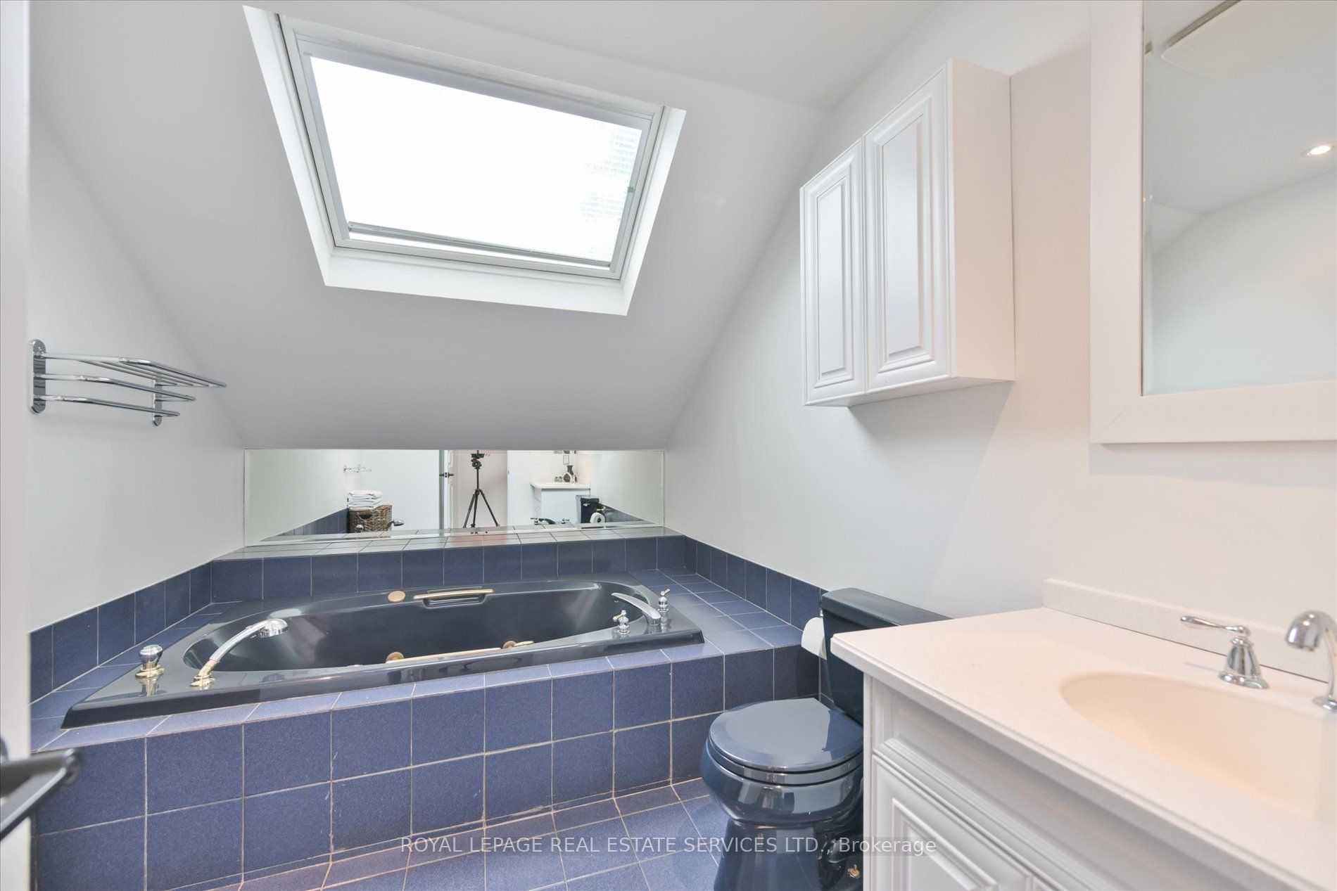 19 Ridgegate Crescent
