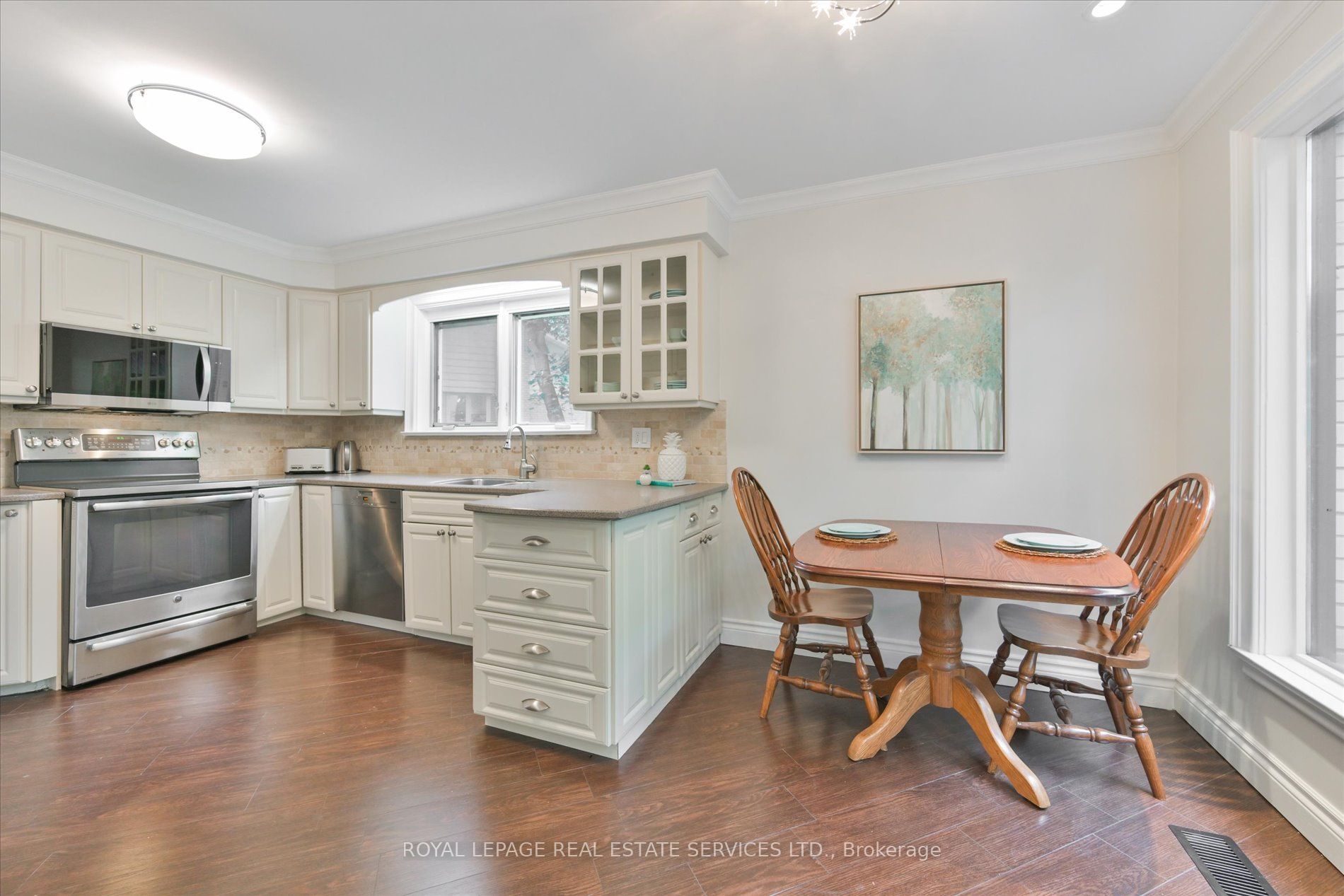 19 Ridgegate Crescent