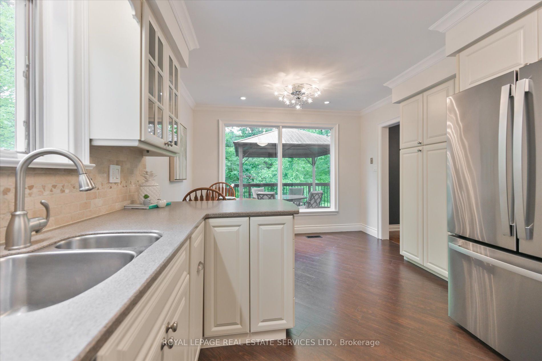 19 Ridgegate Crescent
