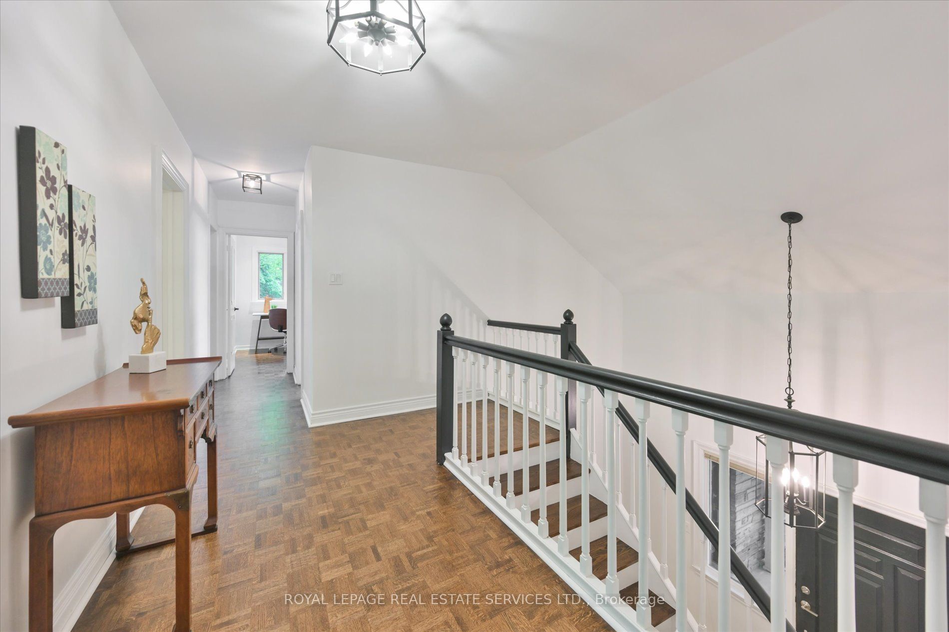 19 Ridgegate Crescent