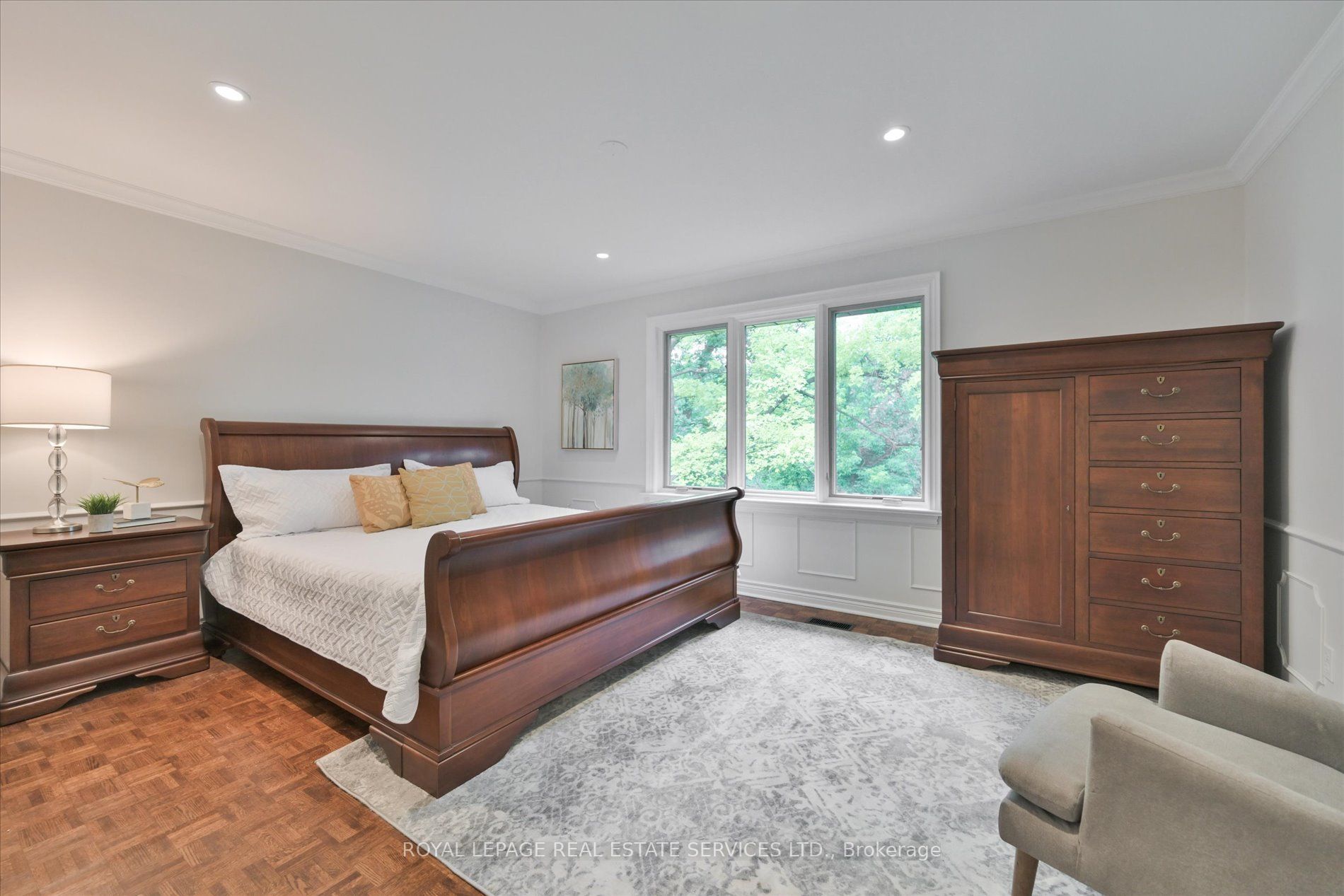 19 Ridgegate Crescent