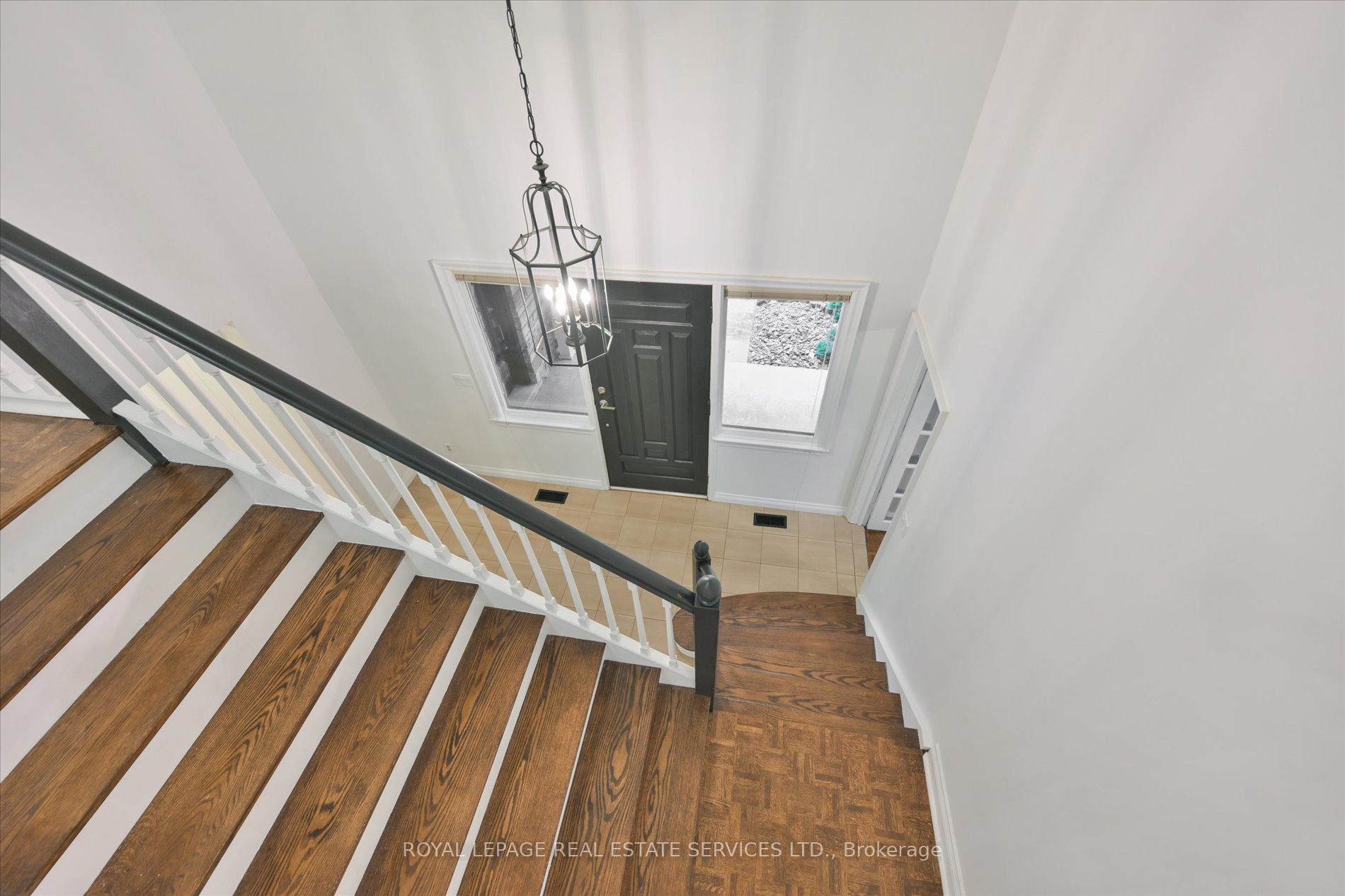 19 Ridgegate Crescent