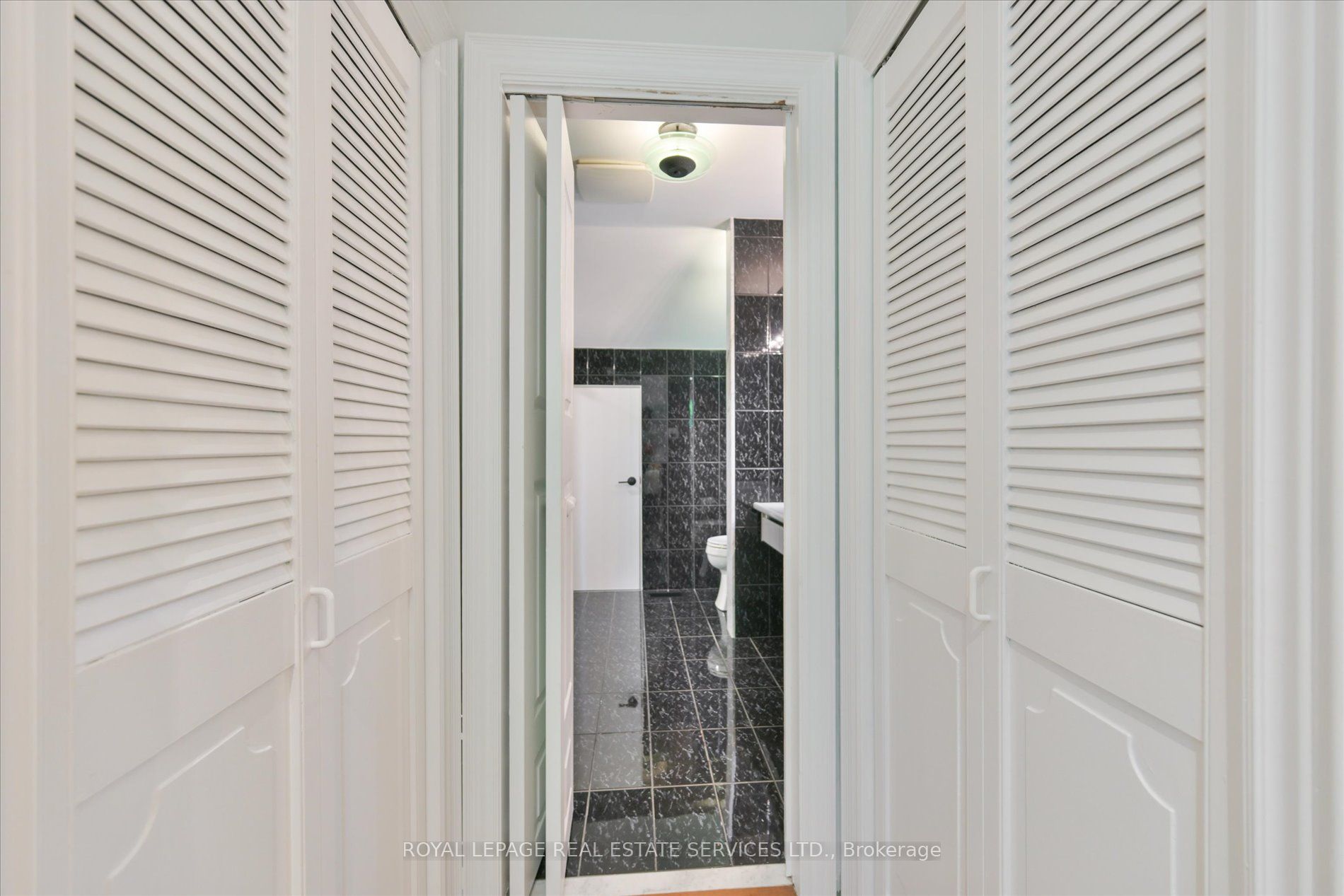 19 Ridgegate Crescent