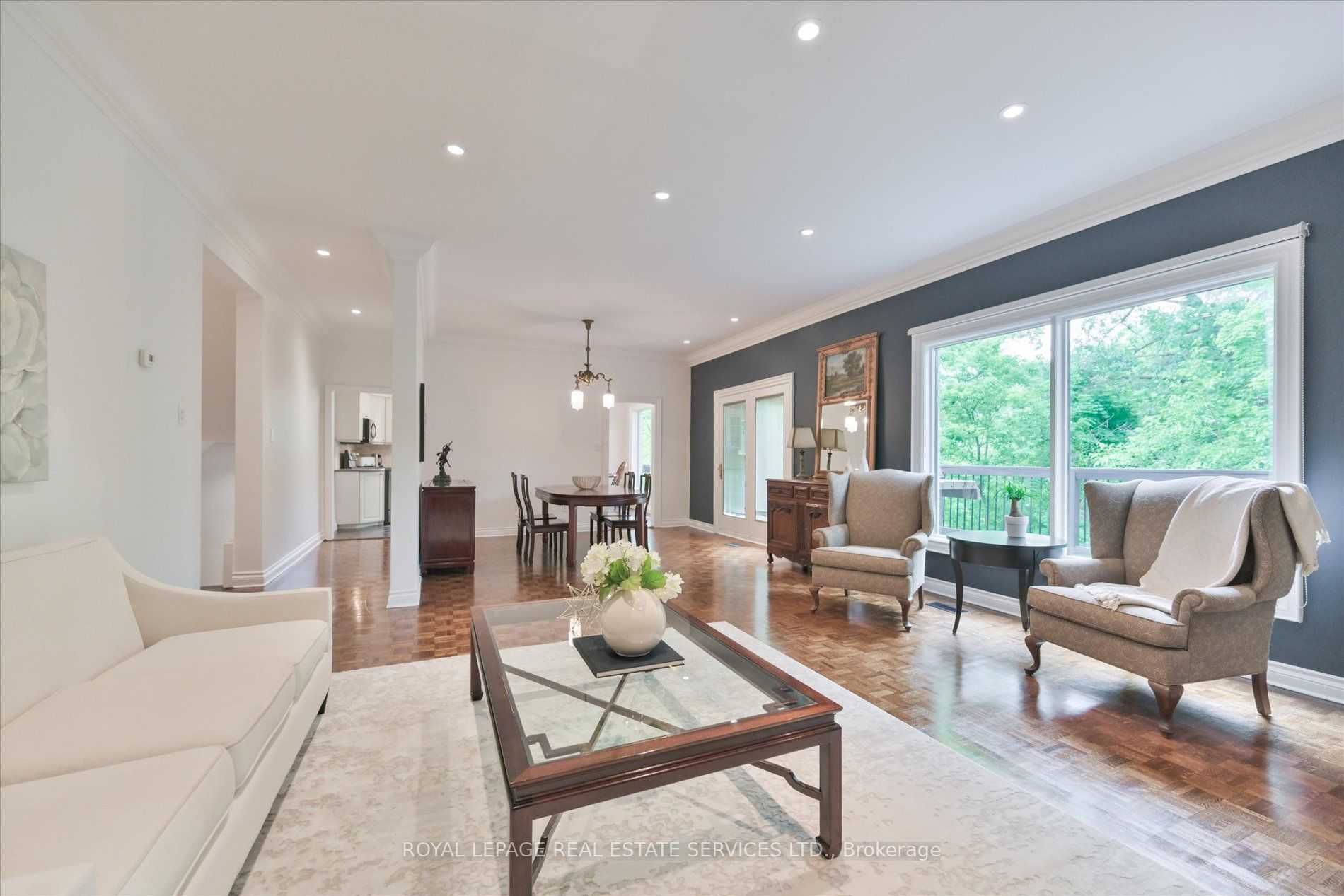 19 Ridgegate Crescent