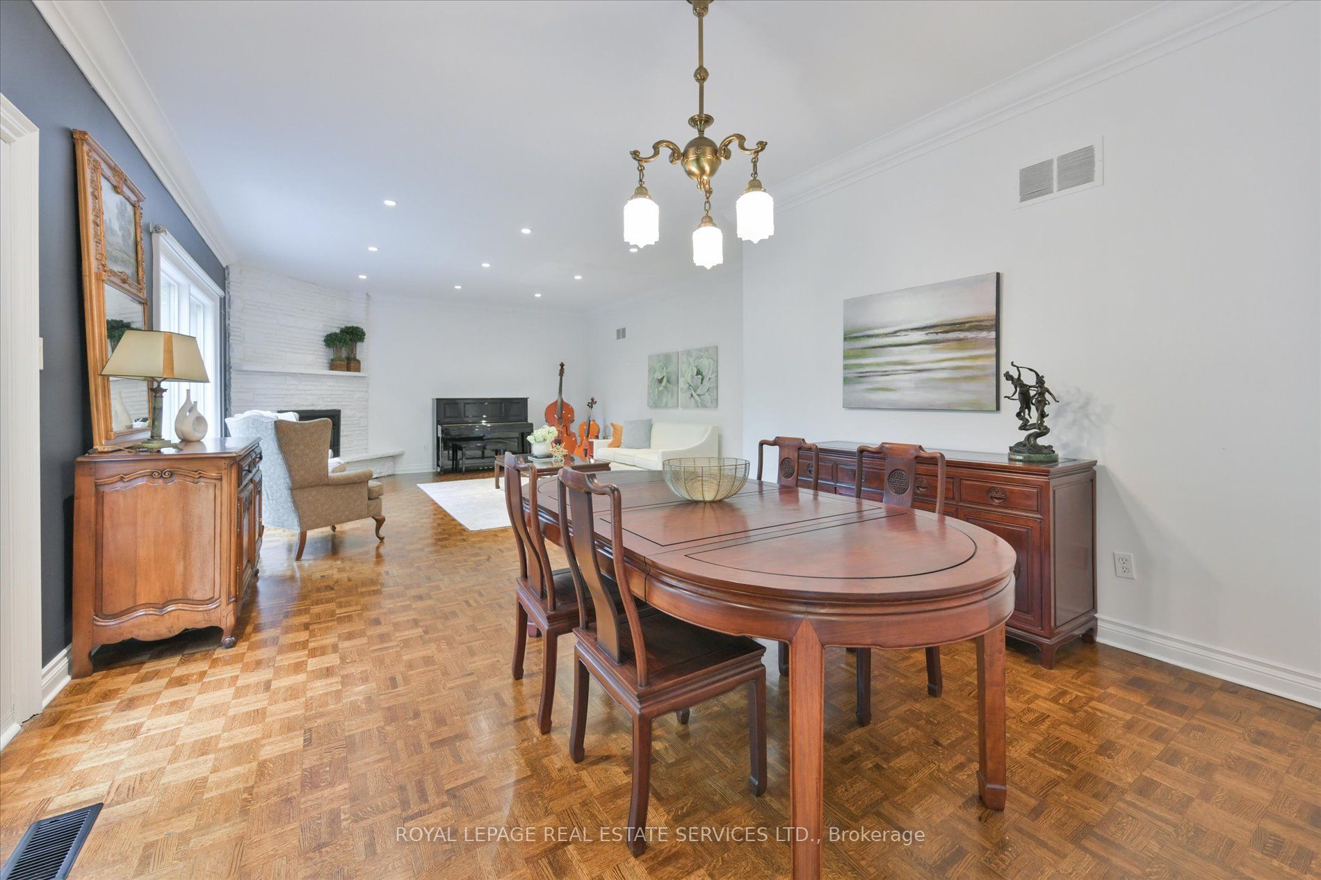 19 Ridgegate Crescent