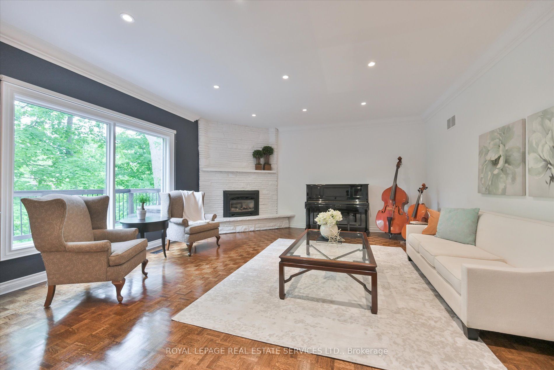 19 Ridgegate Crescent