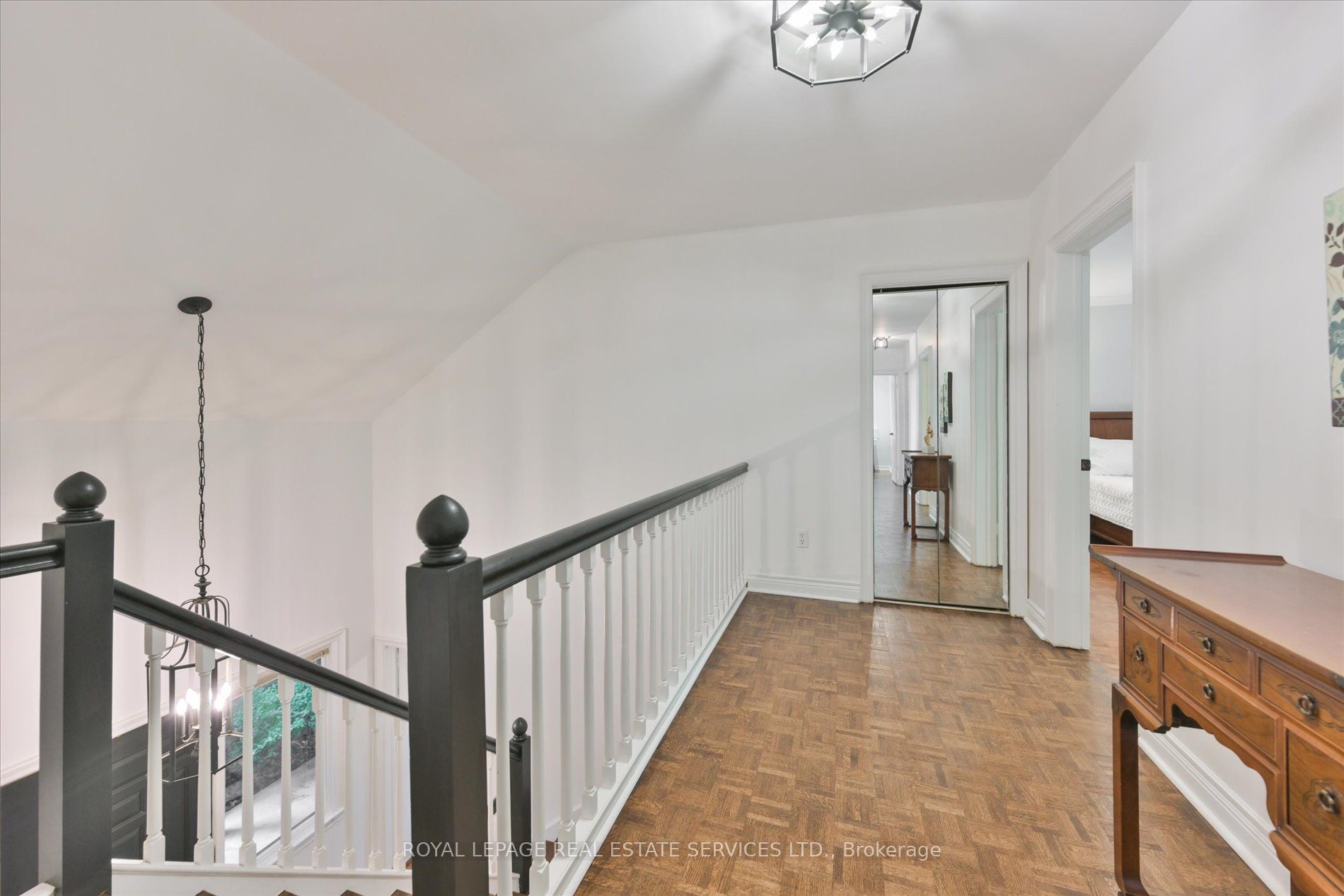 19 Ridgegate Crescent