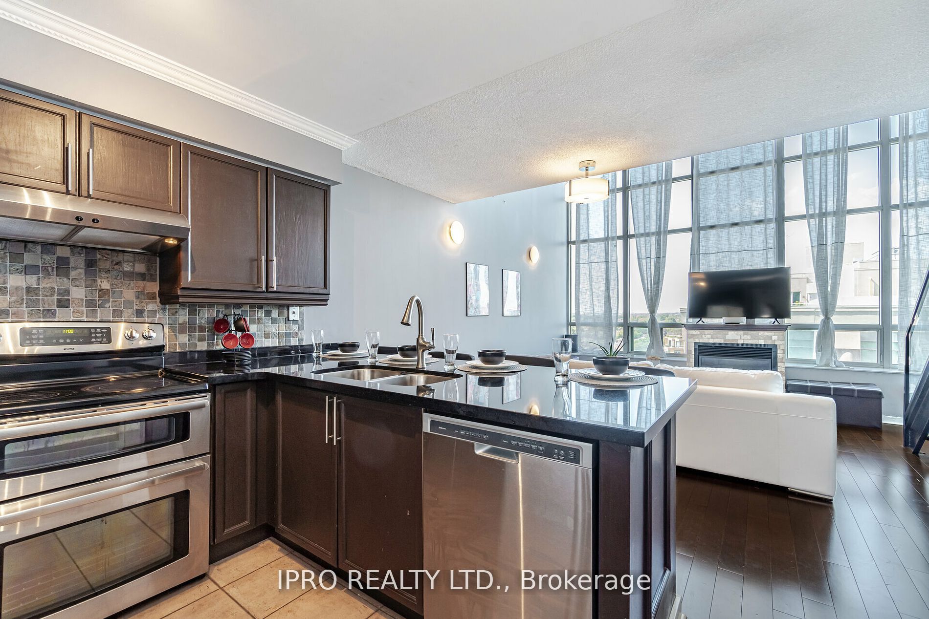 250 Manitoba St, #715