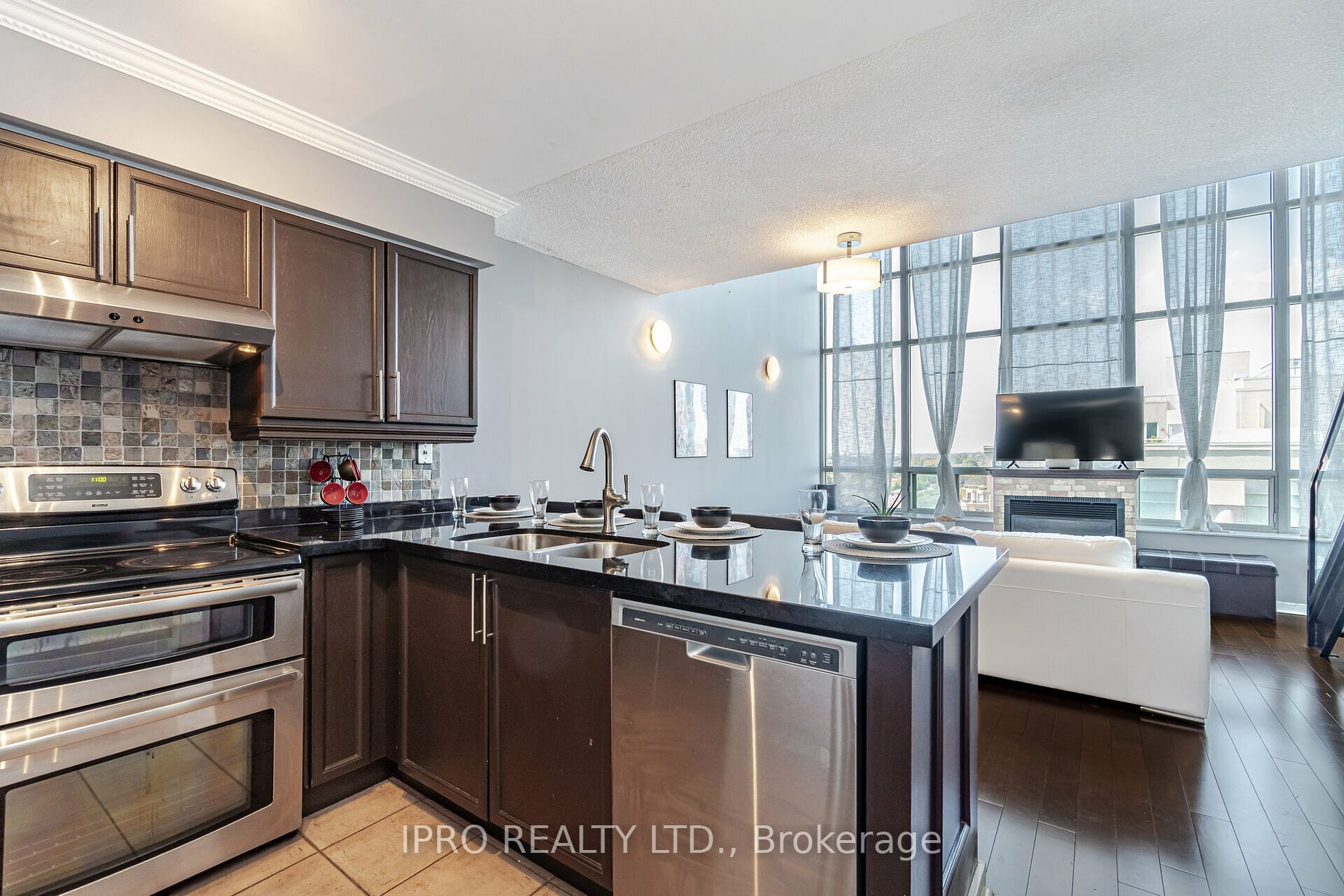 250 Manitoba St, #715