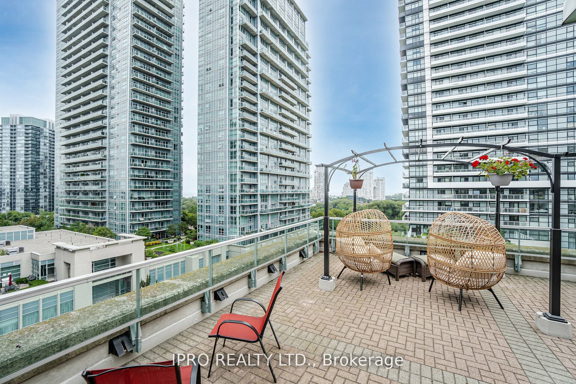 250 Manitoba St, #715