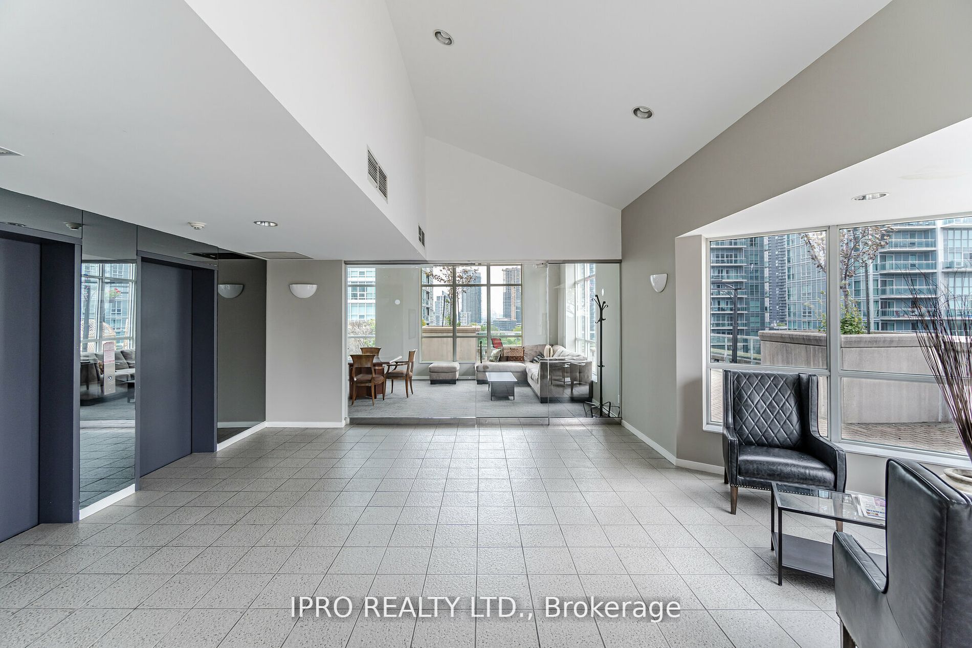250 Manitoba St, #715