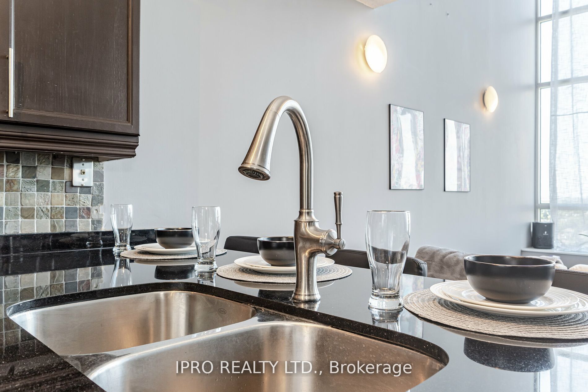 250 Manitoba St, #715