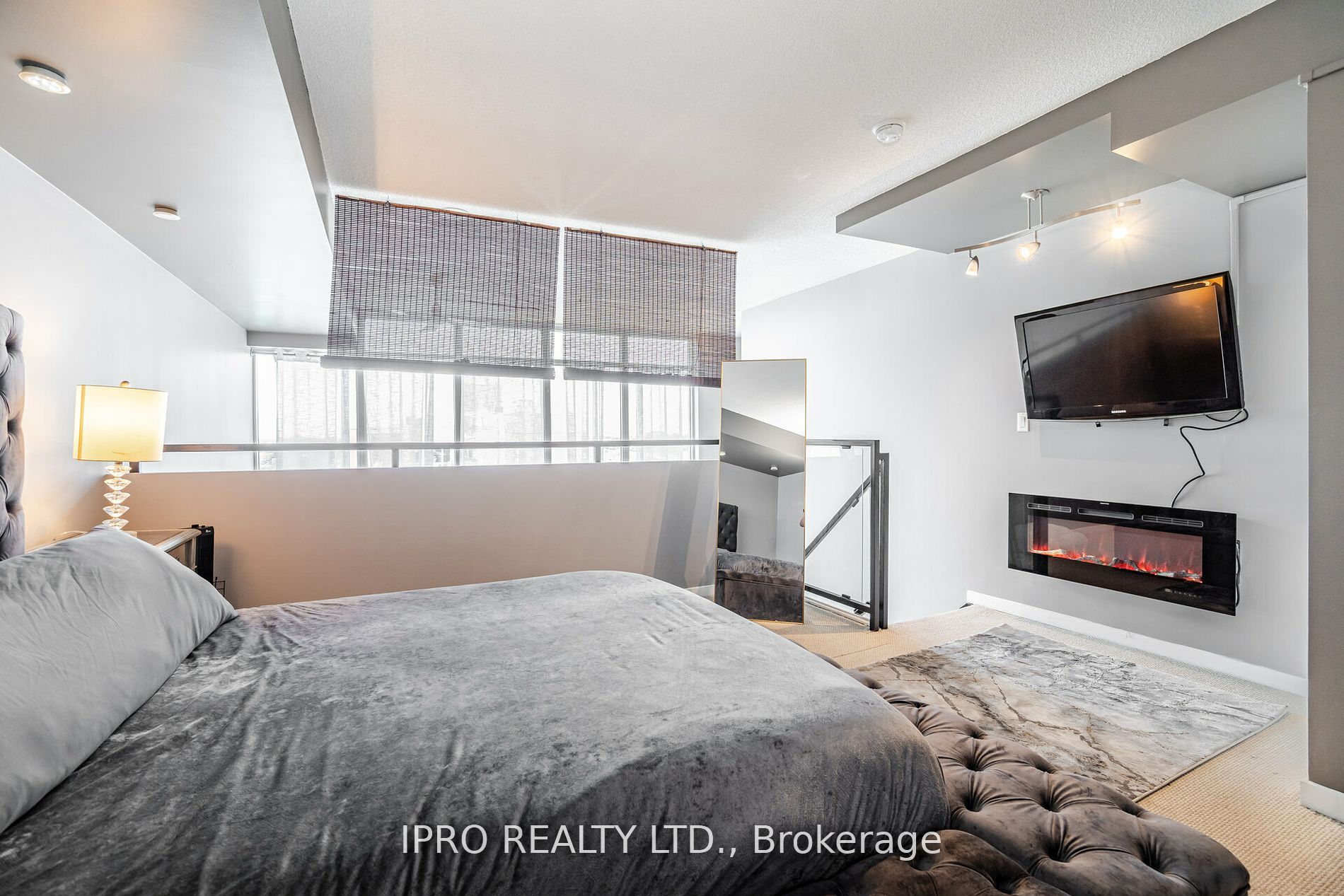 250 Manitoba St, #715