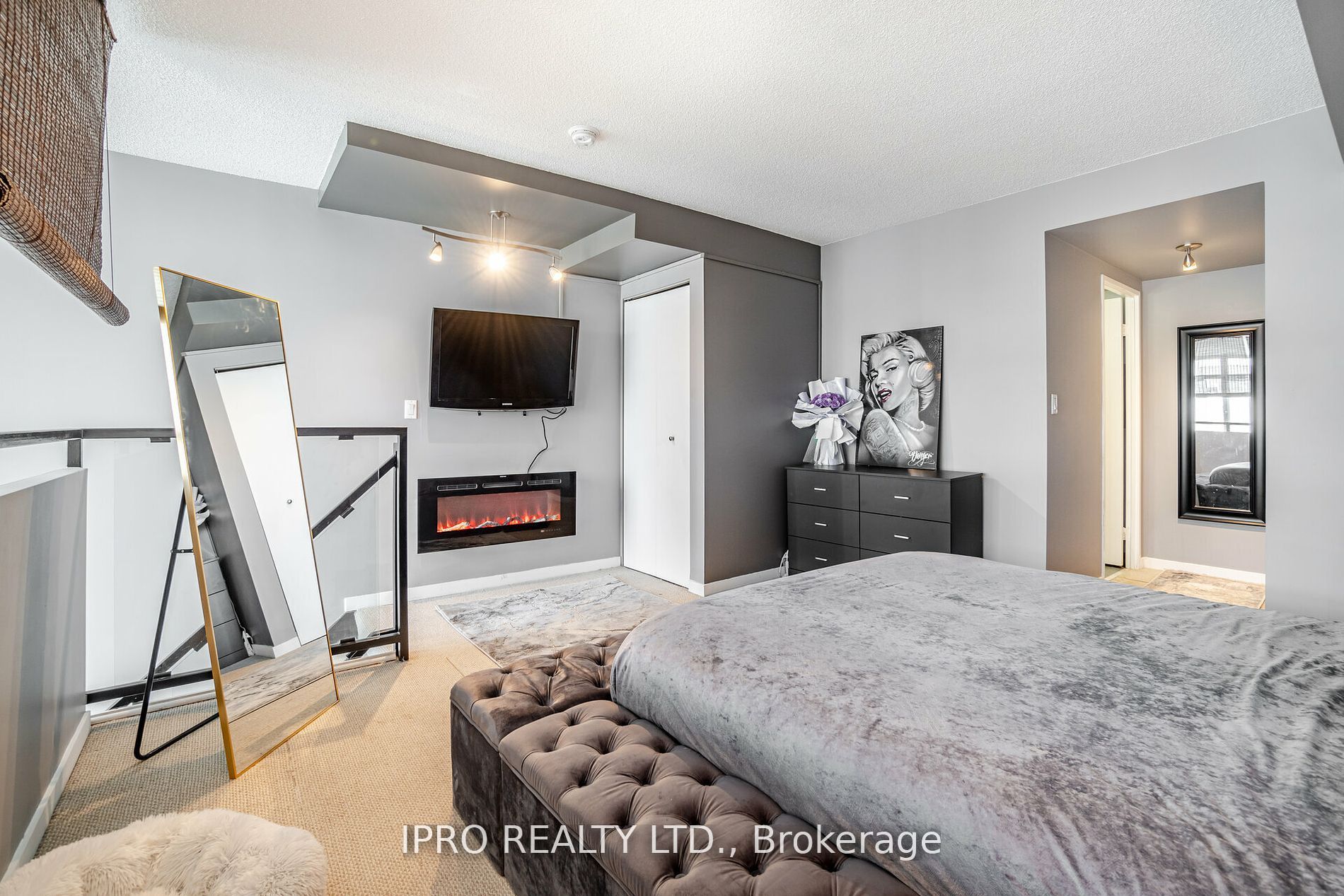 250 Manitoba St, #715