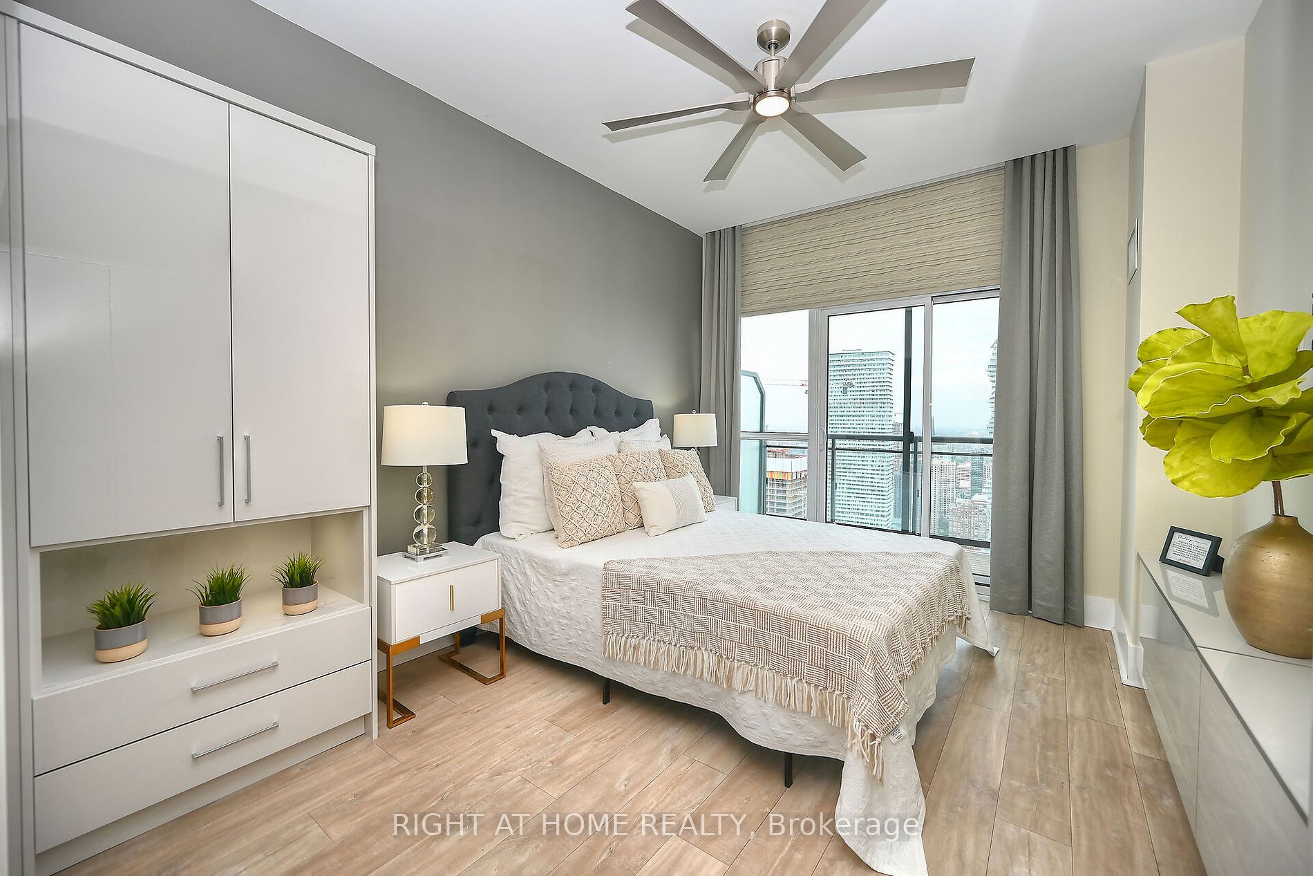 3975 GRAND PARK Dr, #4801