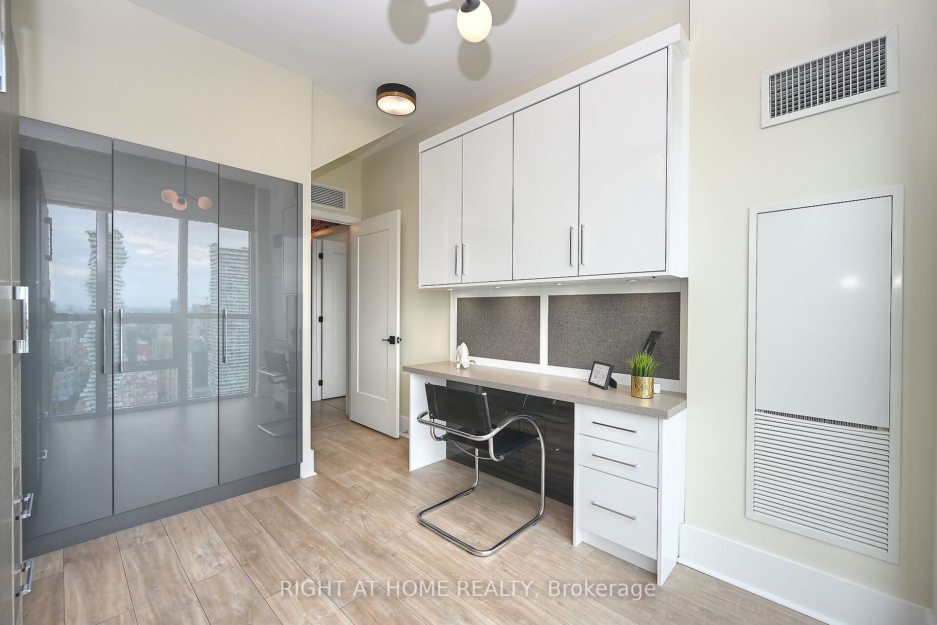 3975 GRAND PARK Dr, #4801