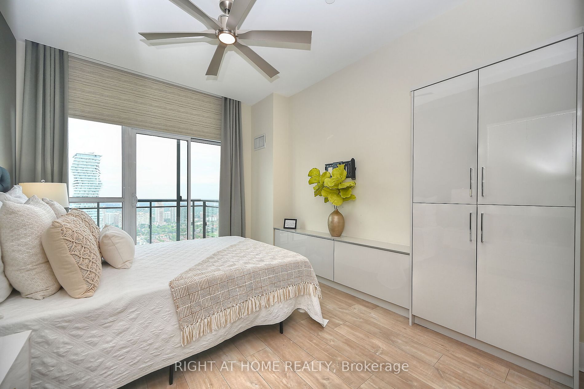 3975 GRAND PARK Dr, #4801