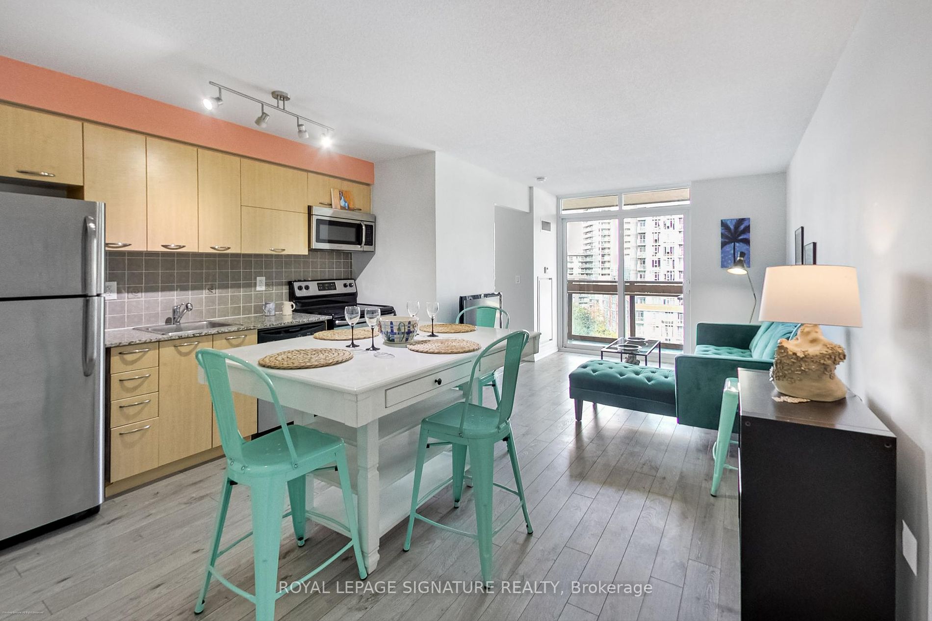 38 Joe Shuster Way, #926