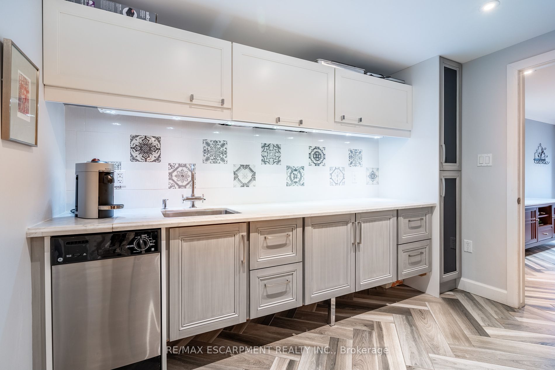 4306 Lakeshore Road