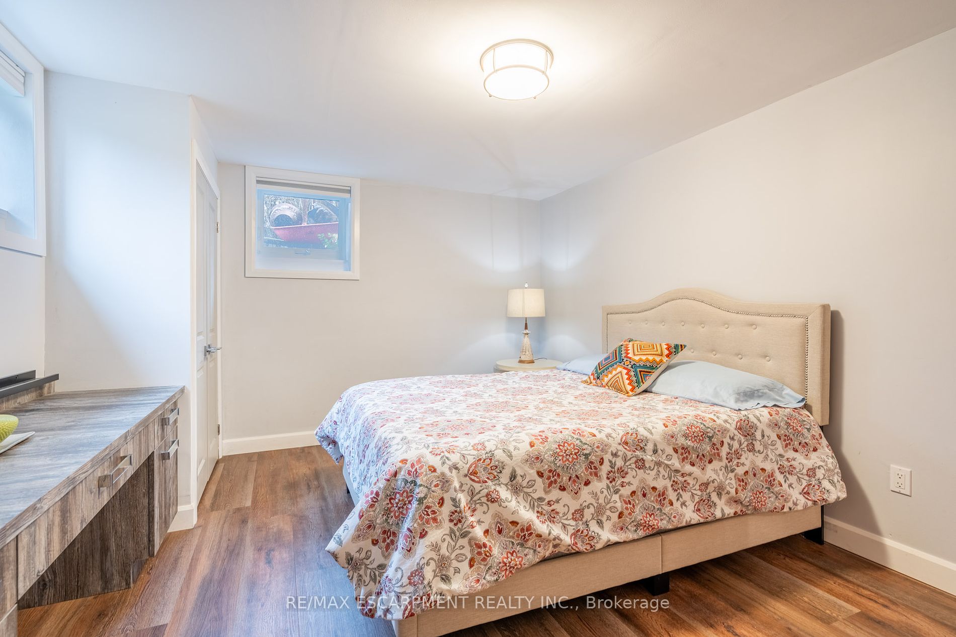 4306 Lakeshore Road