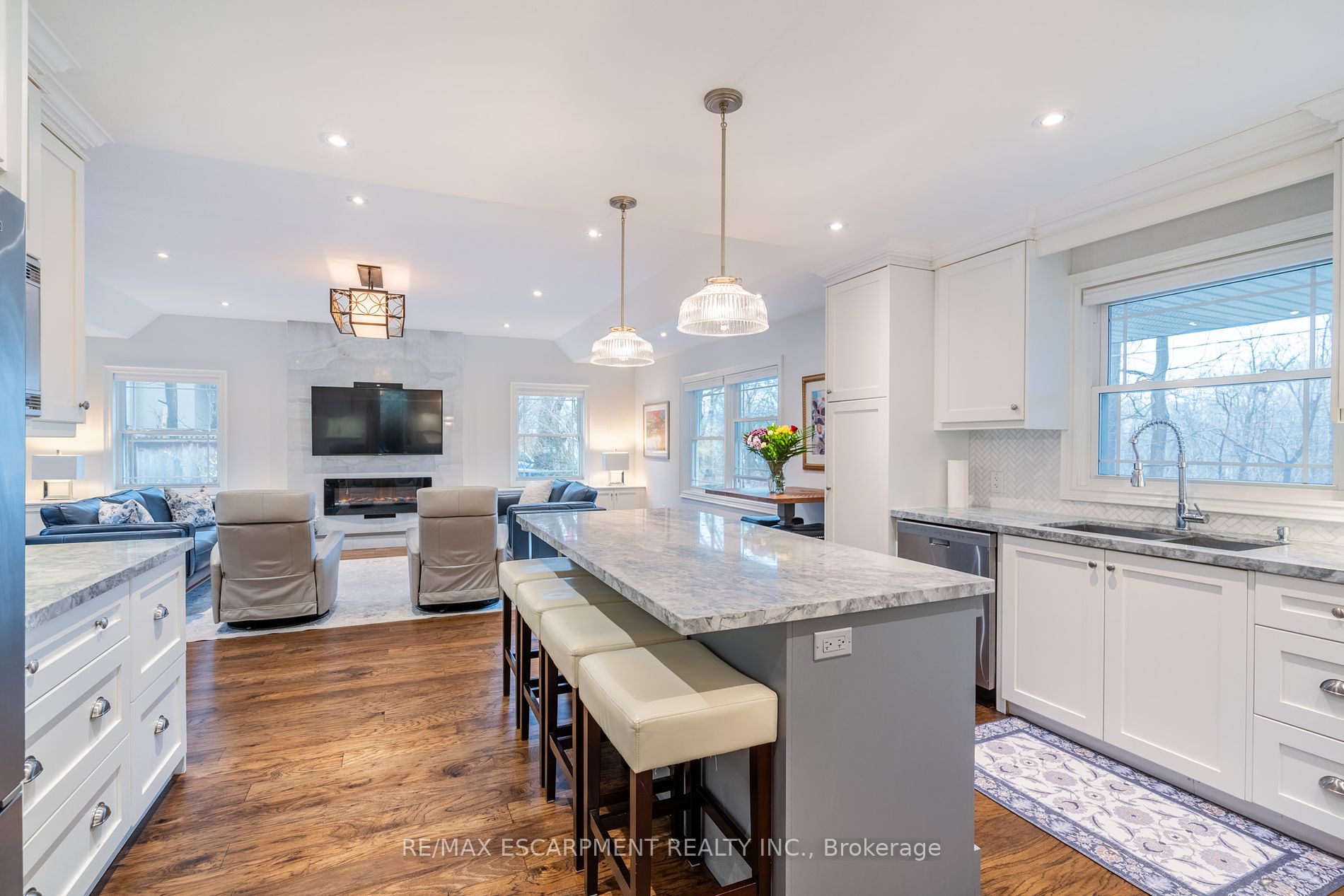 4306 Lakeshore Road