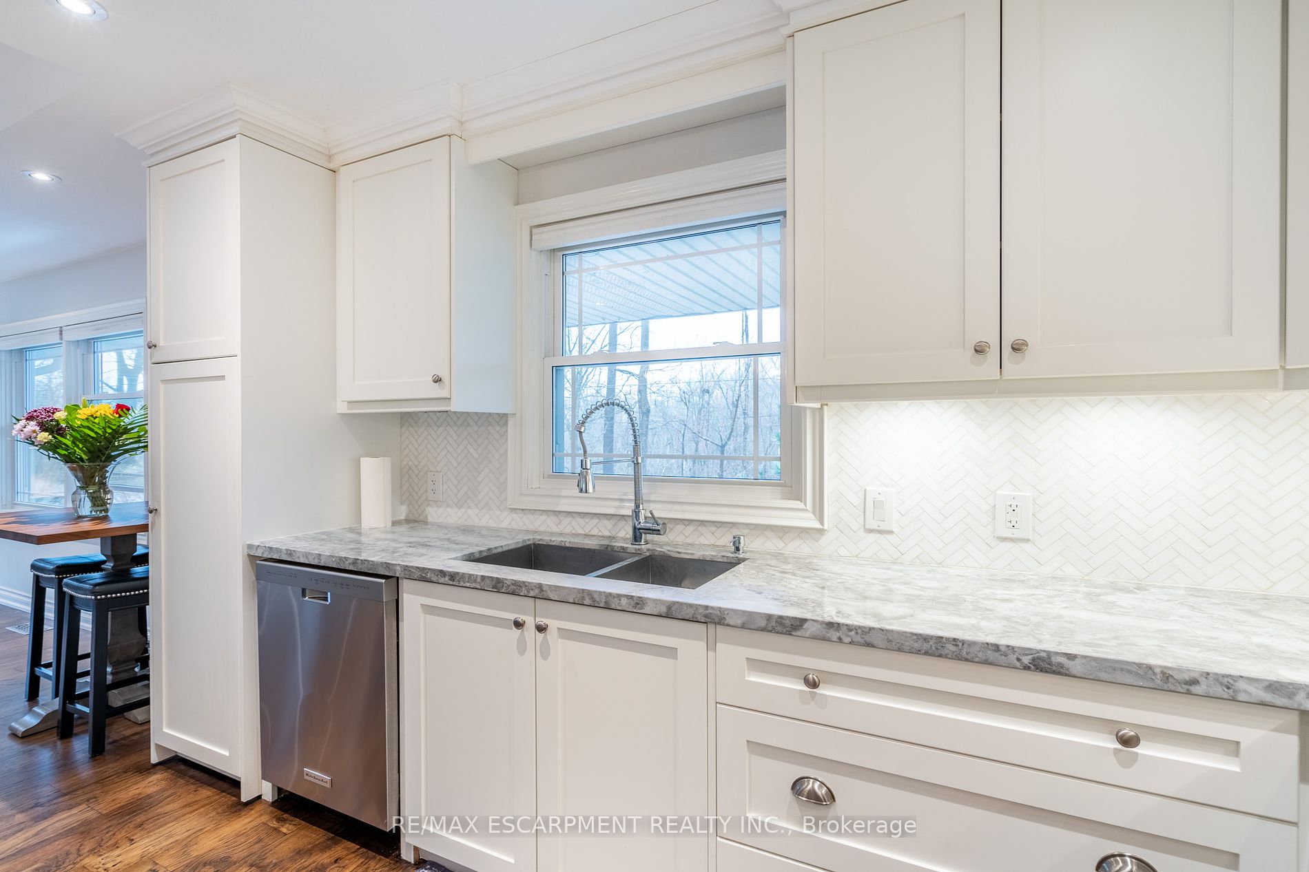4306 Lakeshore Road