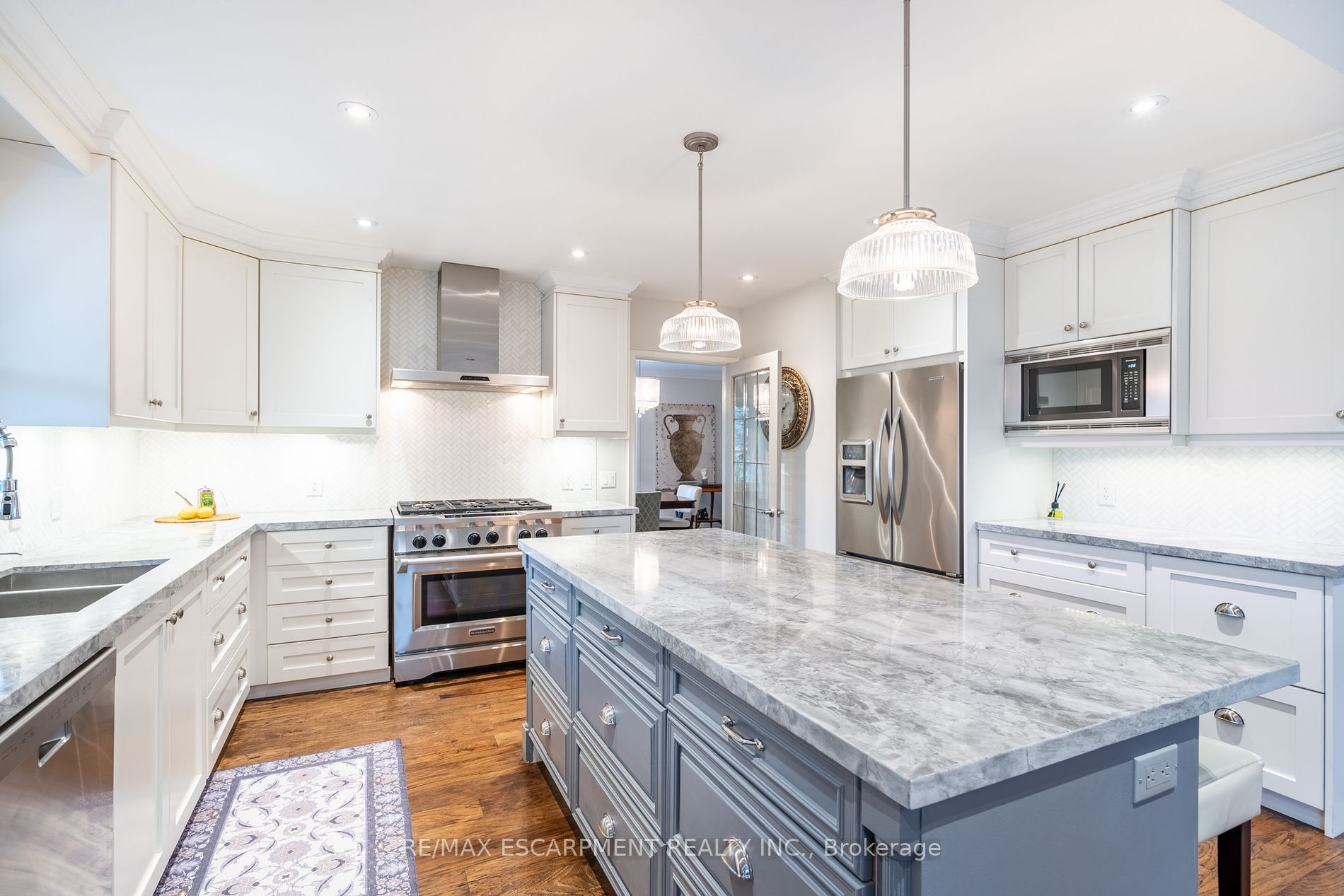 4306 Lakeshore Road