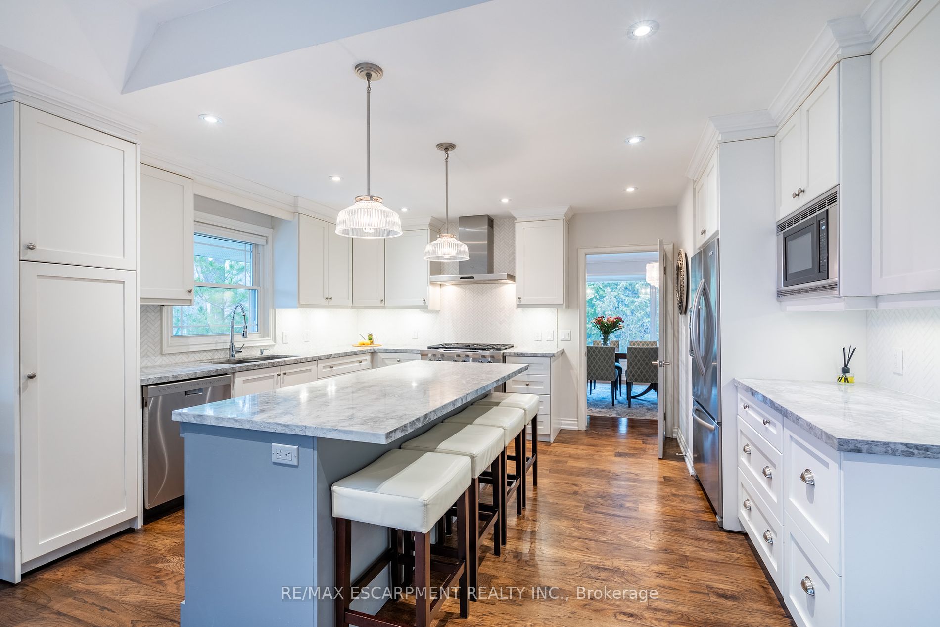 4306 Lakeshore Road