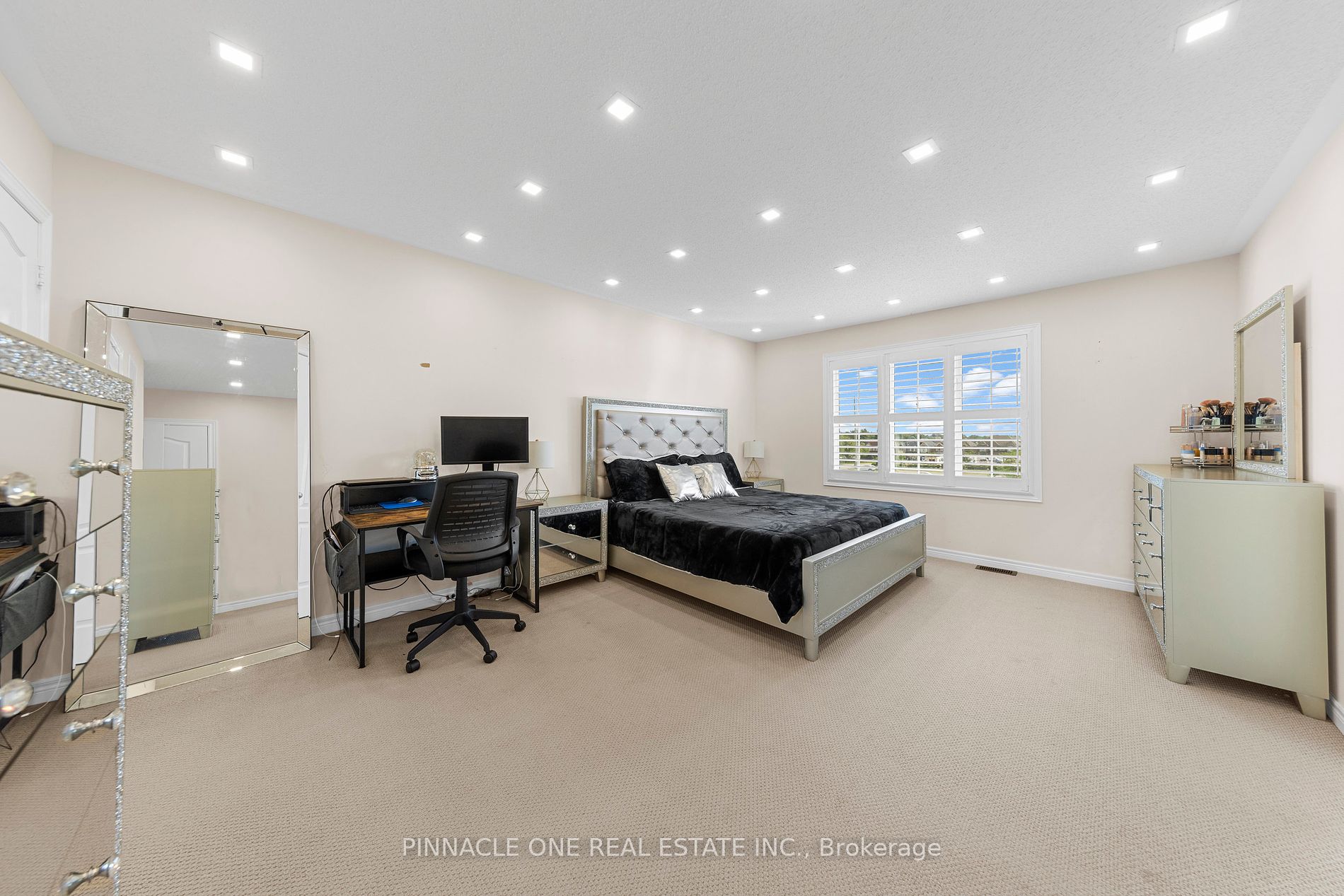 142 Sky Harbour Dr