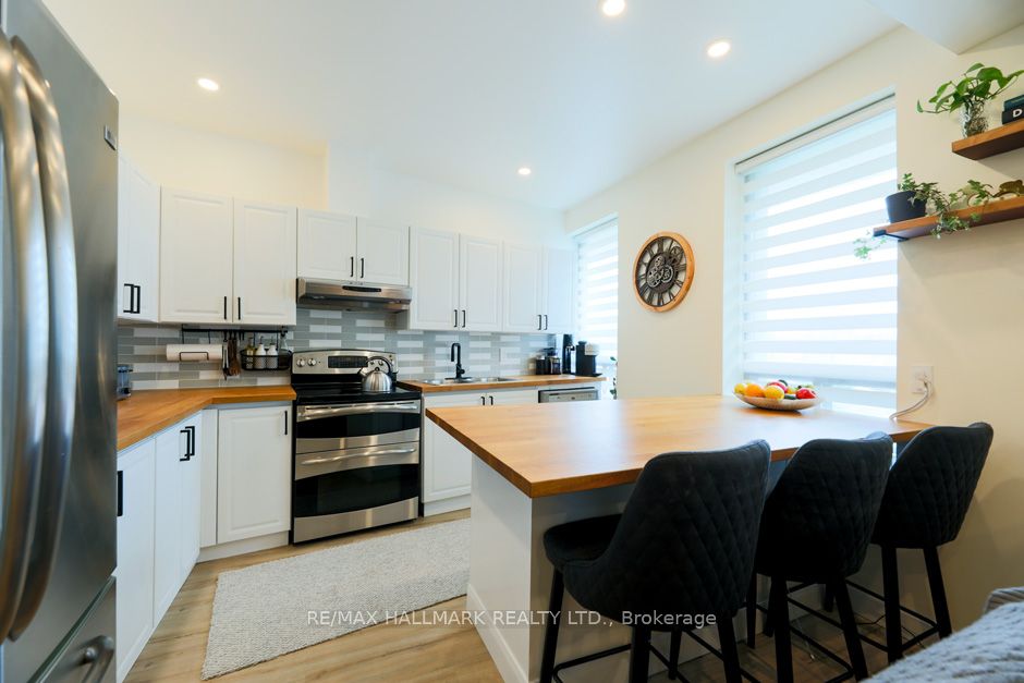 2874 Keele St, #405