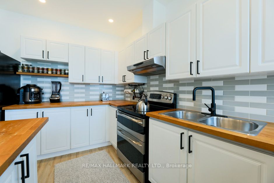 2874 Keele St, #405