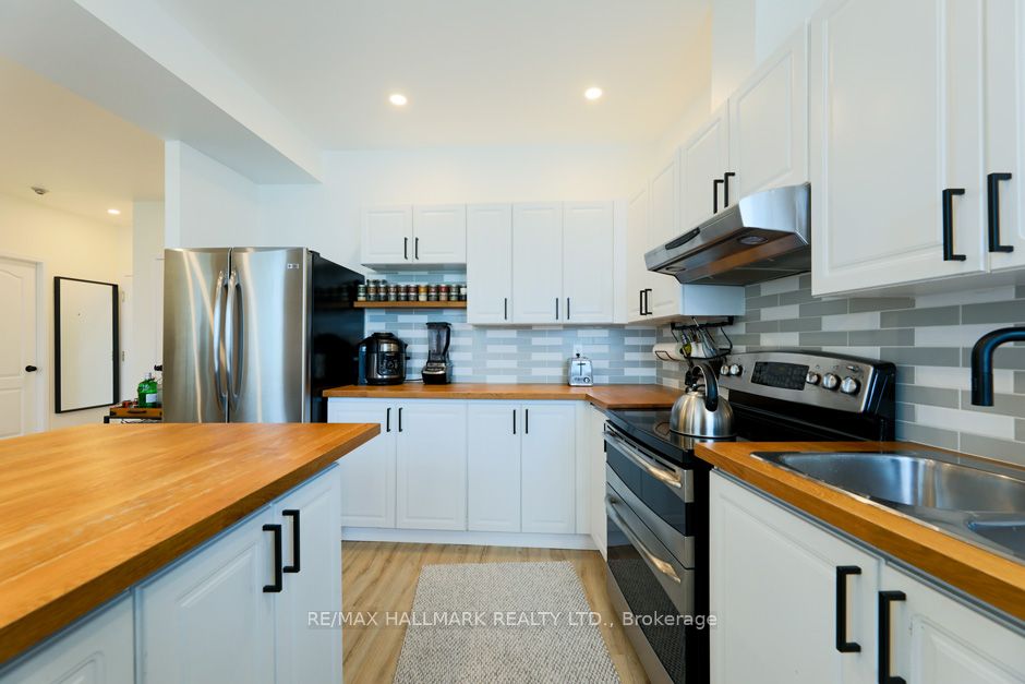 2874 Keele St, #405