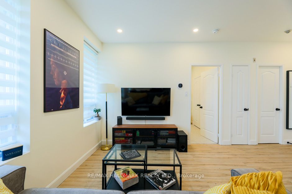 2874 Keele St, #405