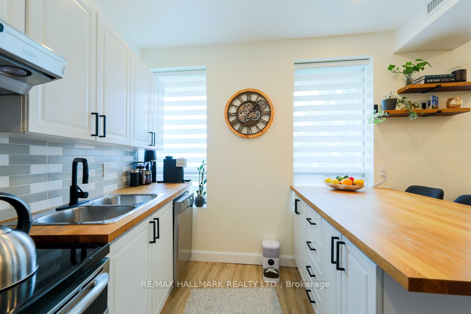 2874 Keele St, #405