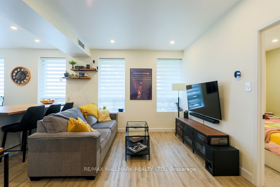 2874 Keele St, #405