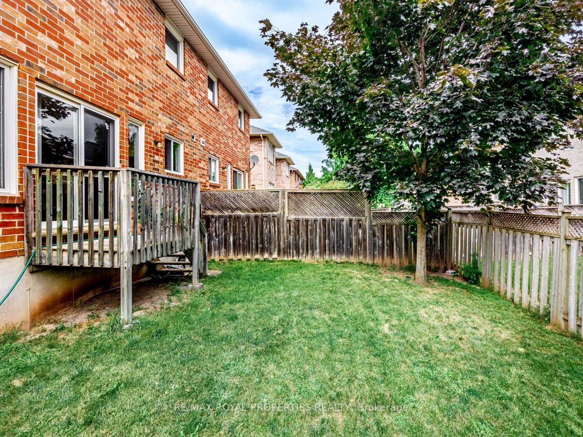 1492 Warbler Rd