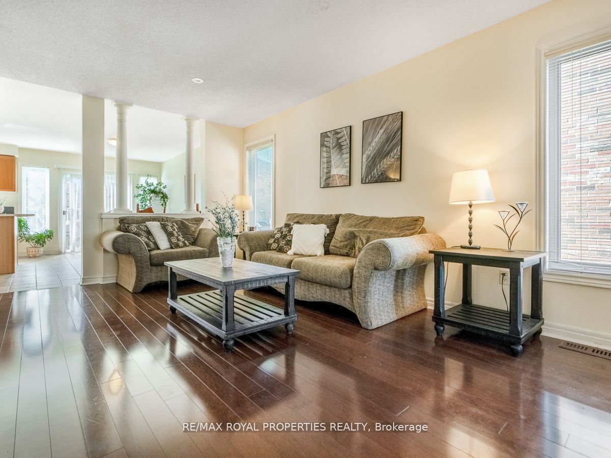 1492 Warbler Rd