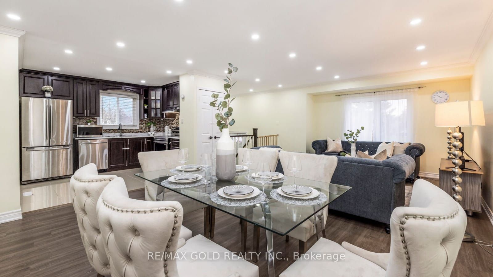 15 Bruce Beer Dr
