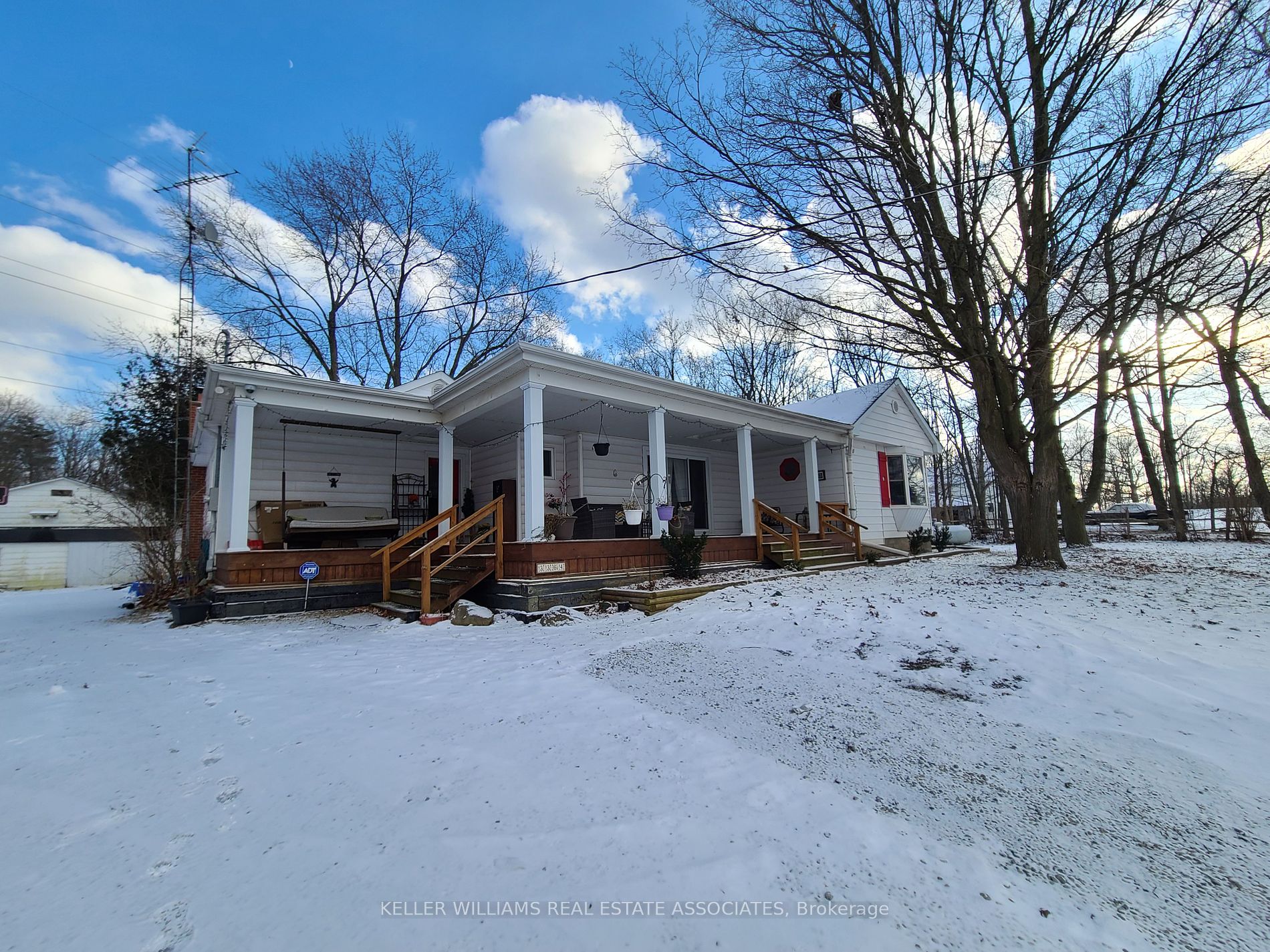 3364 Burnhamthorpe Rd W