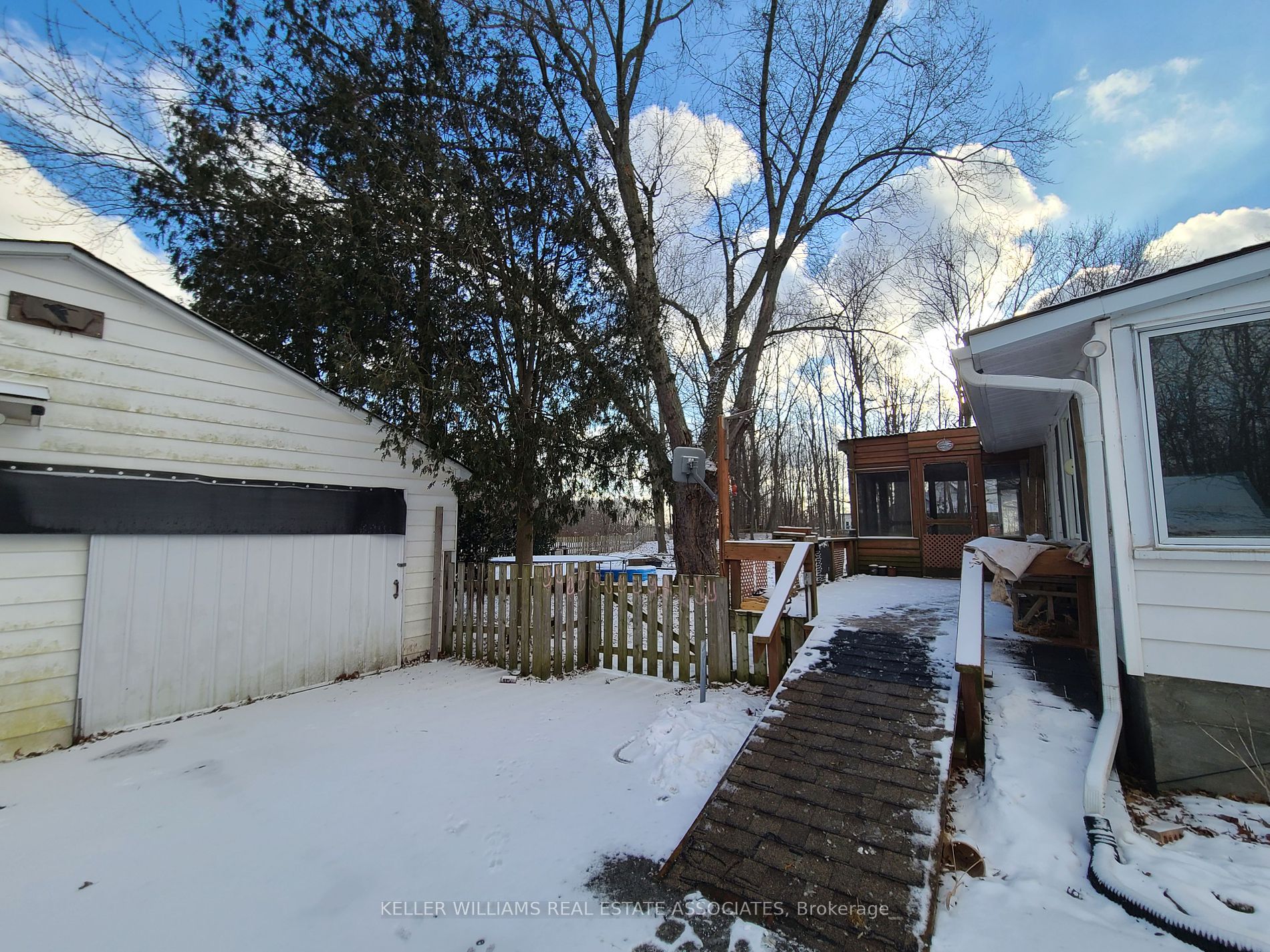 3364 Burnhamthorpe Rd W
