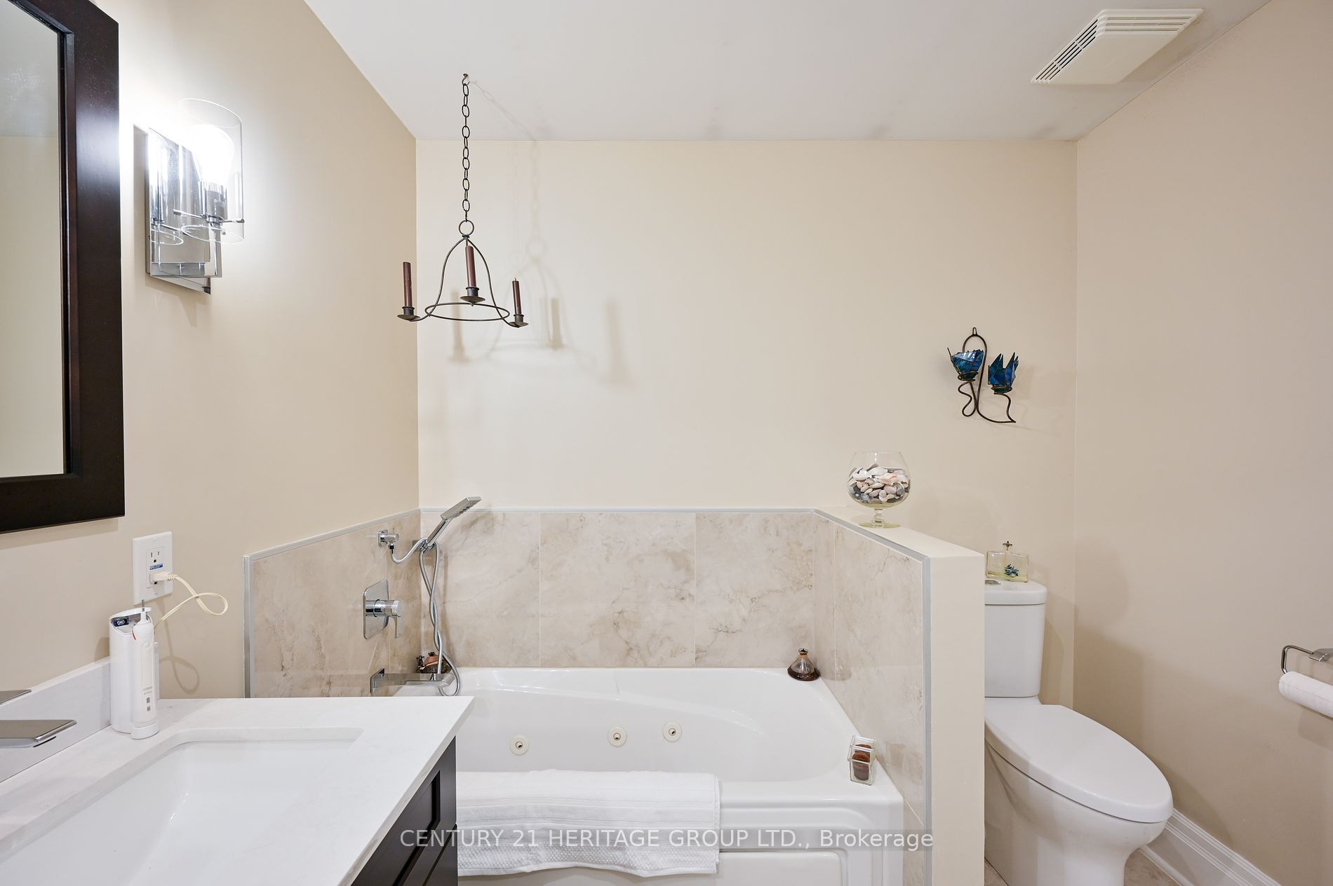 23 Reddington Dr, #2
