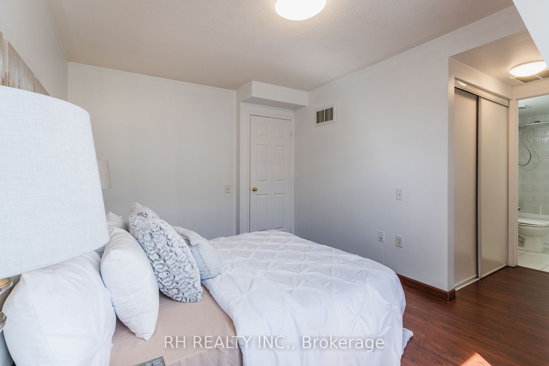 760 Lawrence Ave W, #90