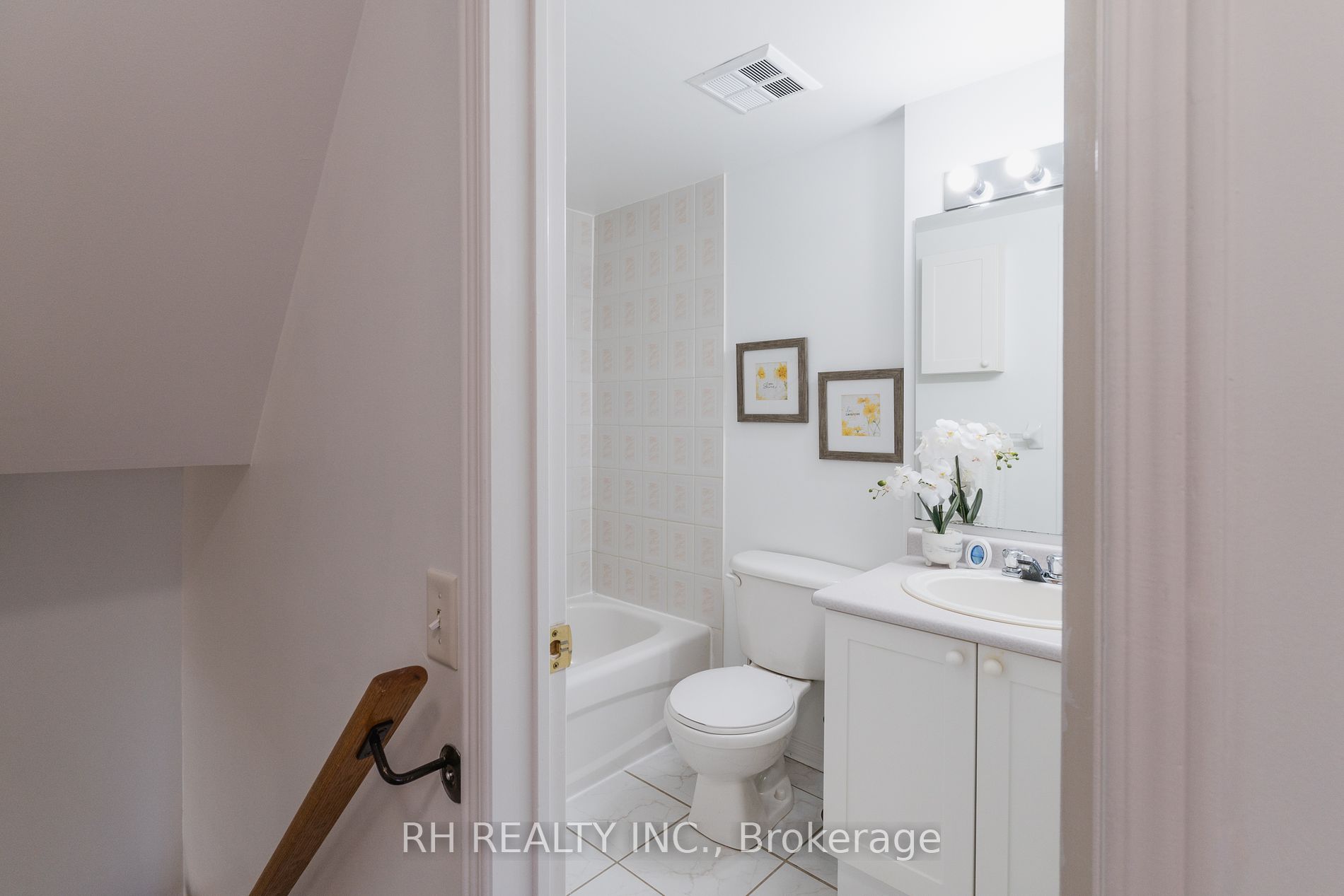 760 Lawrence Ave W, #90