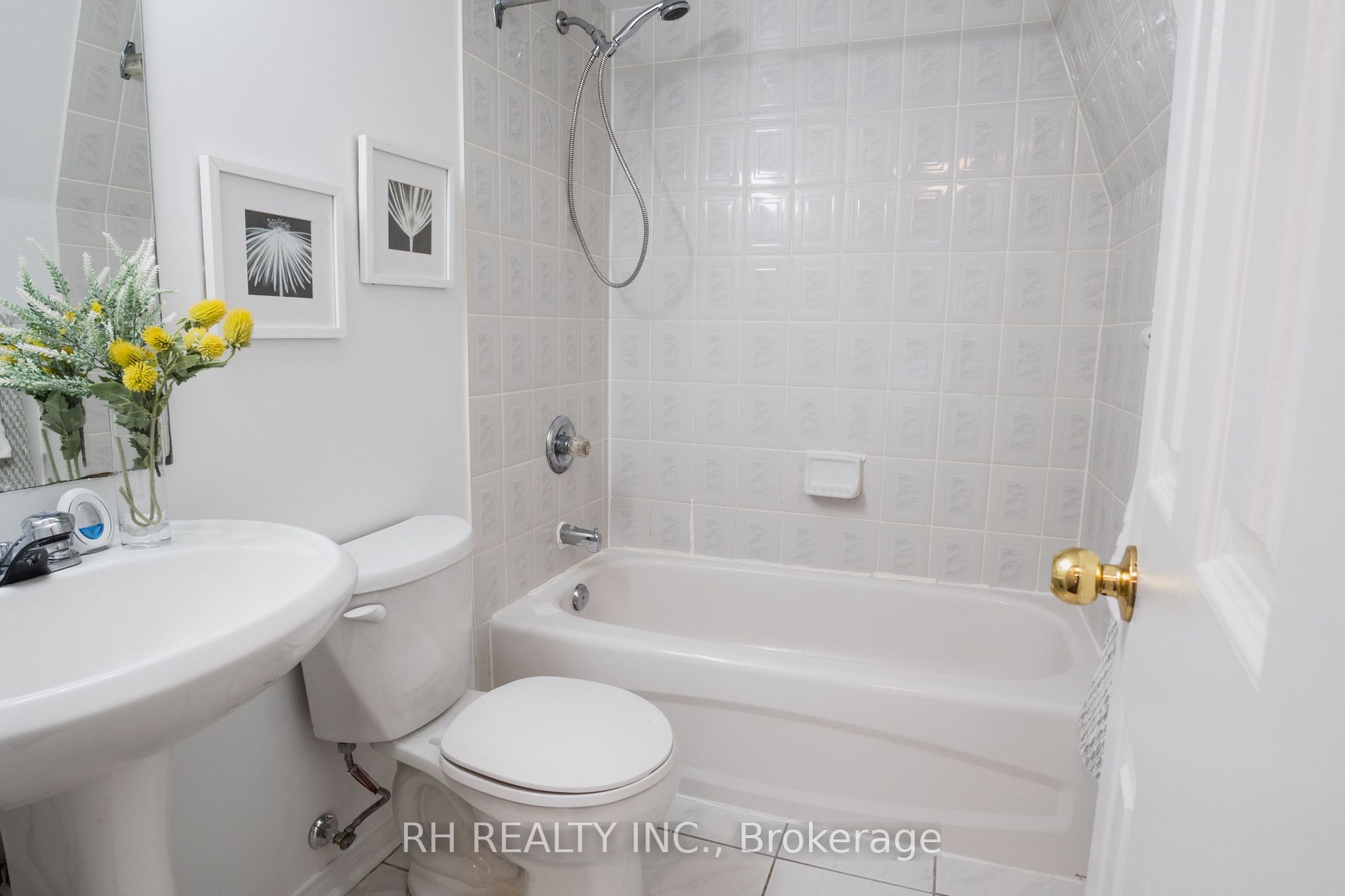 760 Lawrence Ave W, #90