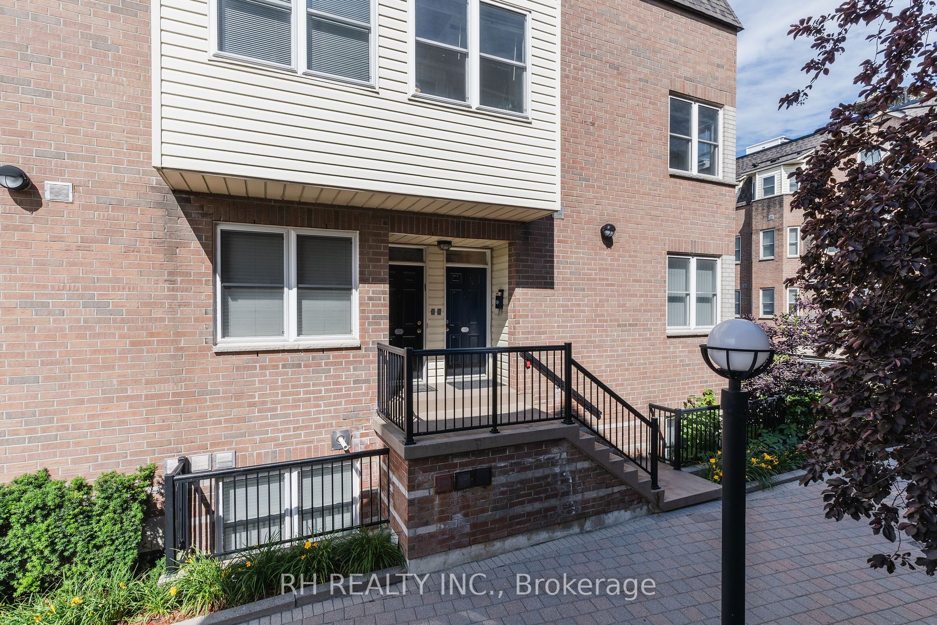 760 Lawrence Ave W, #90