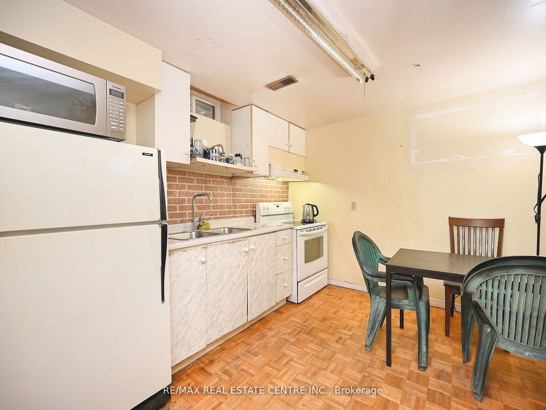 4326 Waterford Cres
