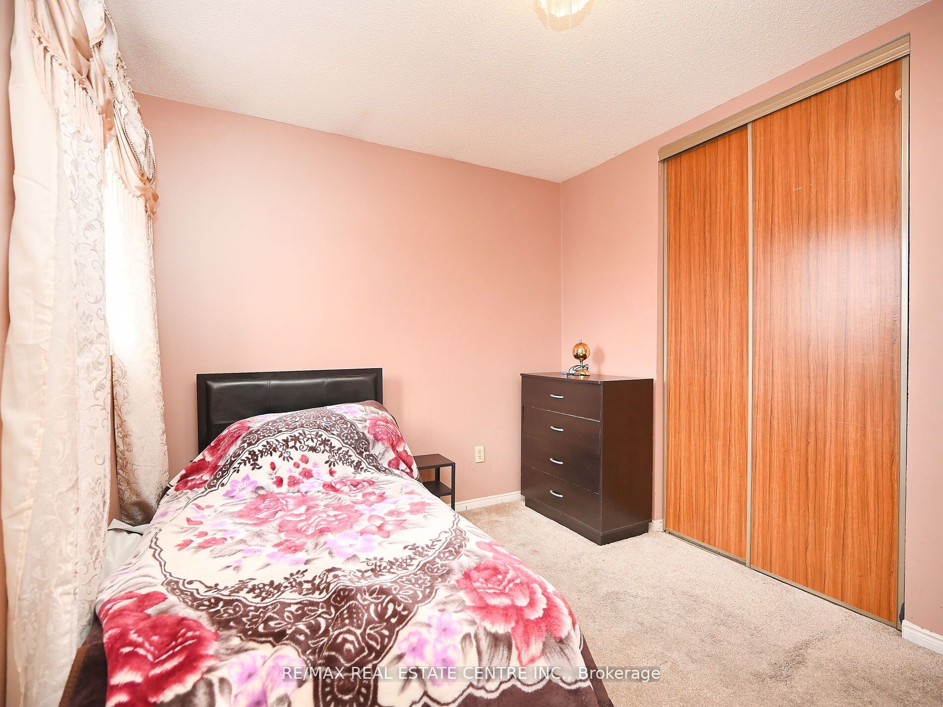4326 Waterford Cres
